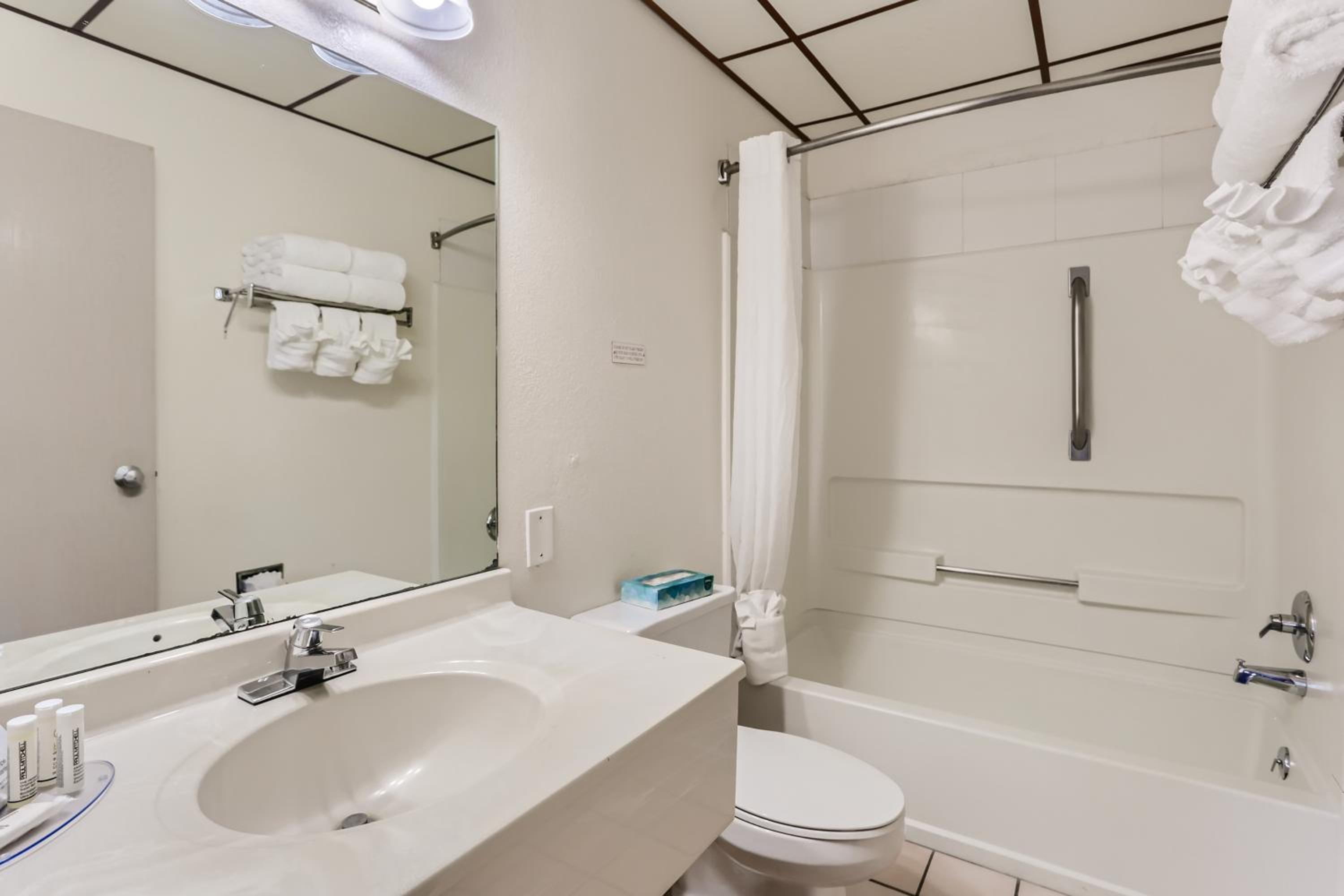 King Room - Non-Smoking - Photo 3