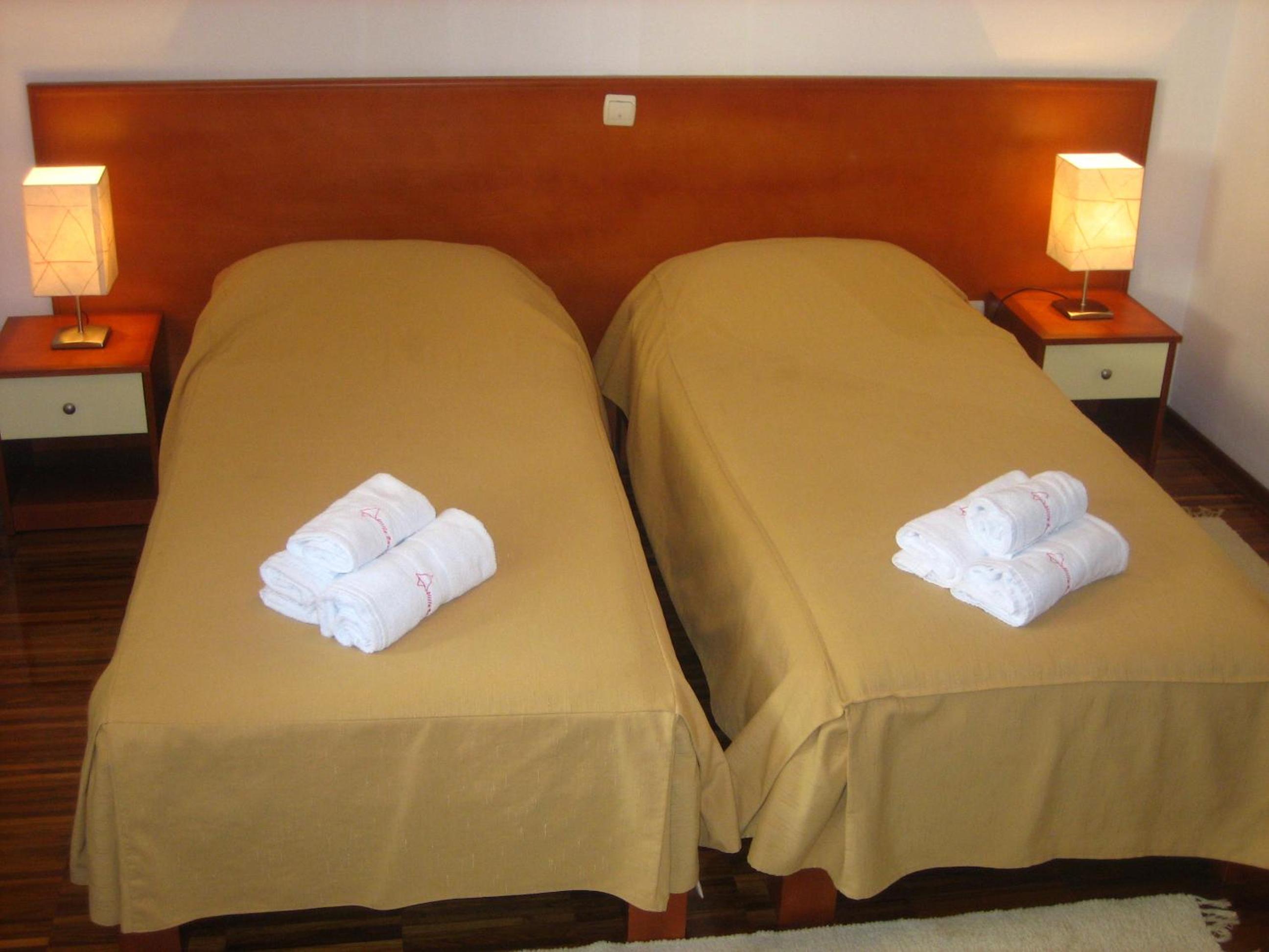 Standard Double or Twin Room - Photo 9