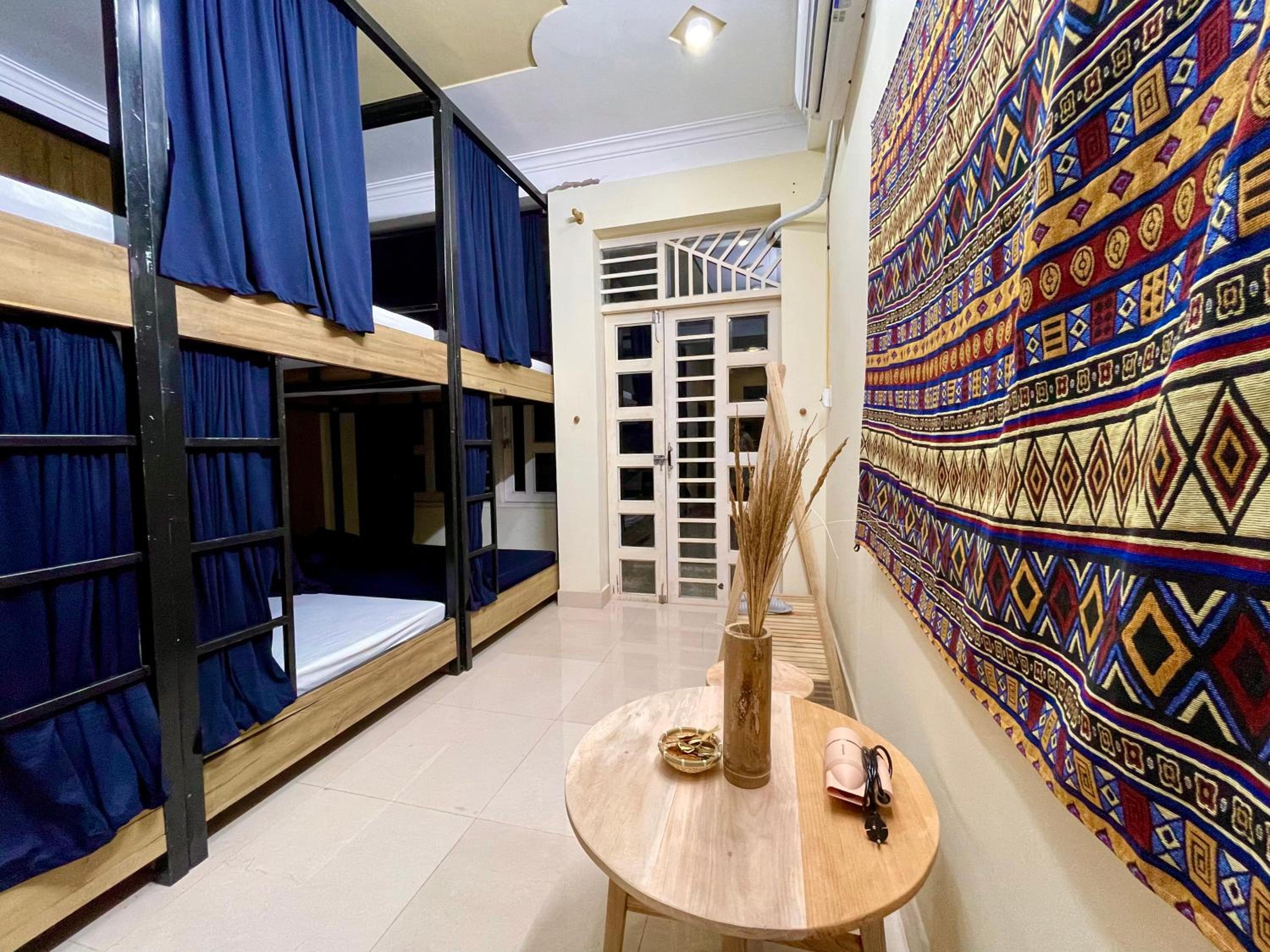 8-Bed Mixed Dormitory Room photo 2