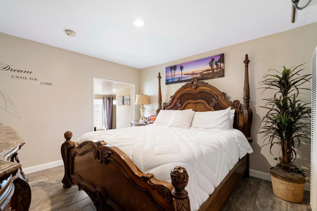 Three-Bedroom House photo 2