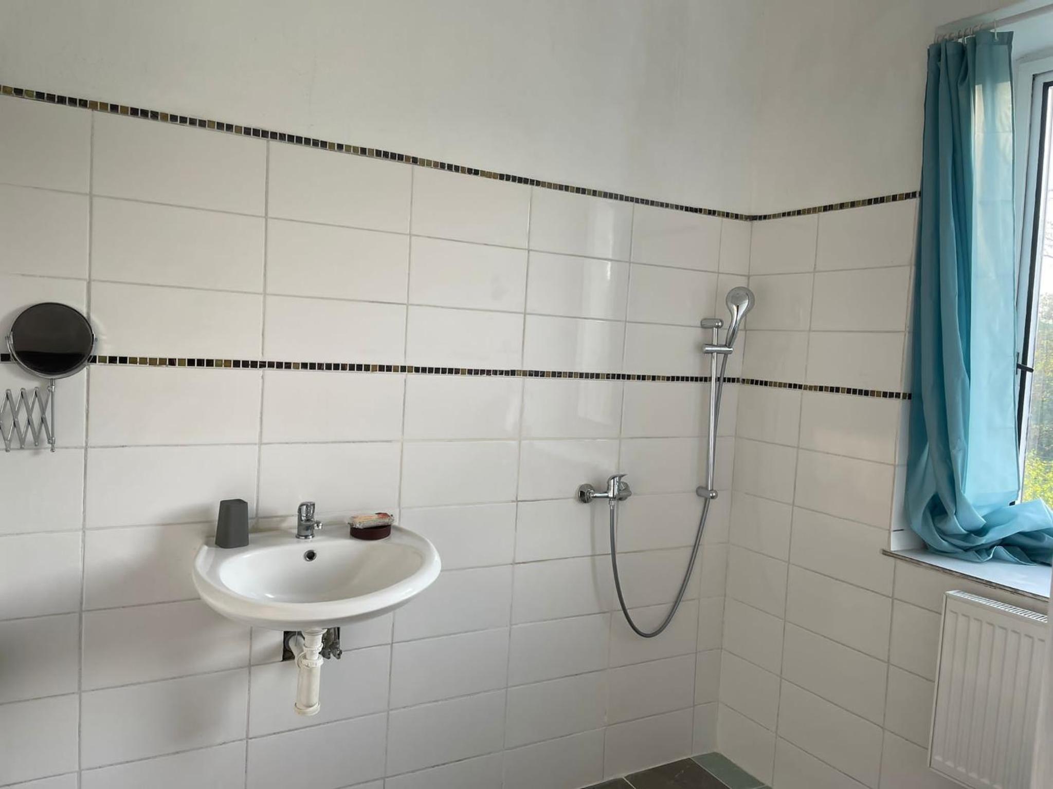 Twin Room - Disability Access photo 3