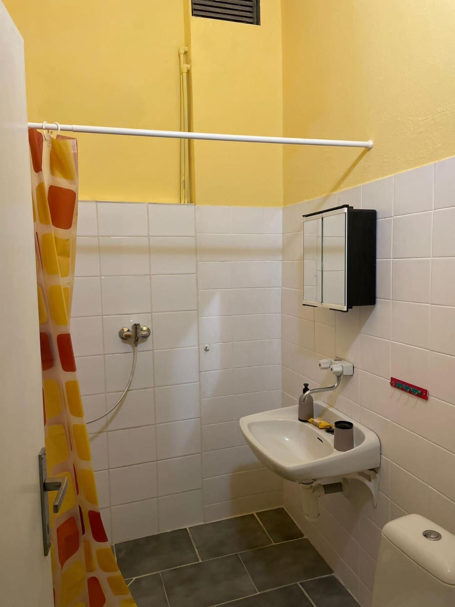 Double Room with Private Bathroom - Photo 3