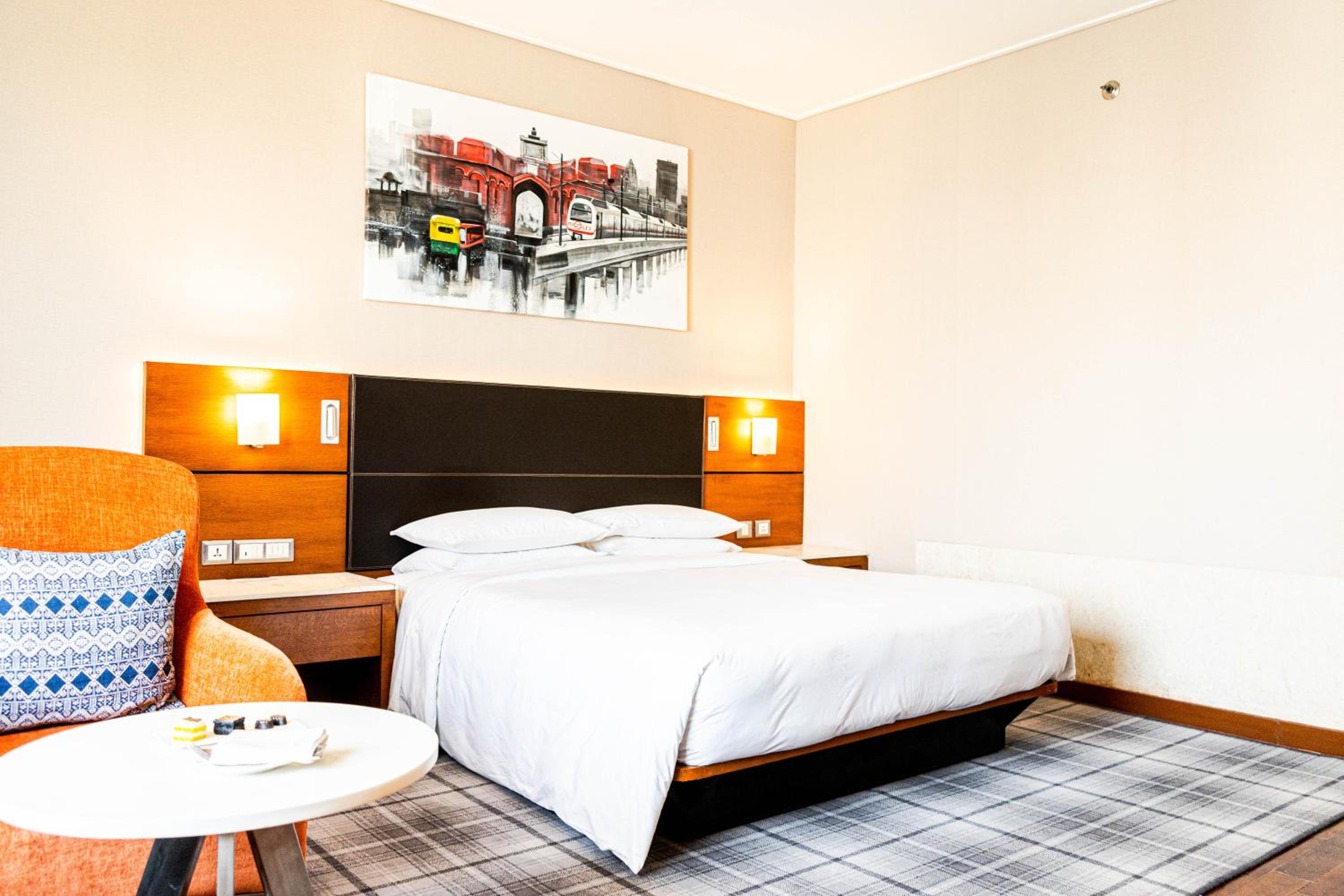 King Room with Pool View - Photo 3