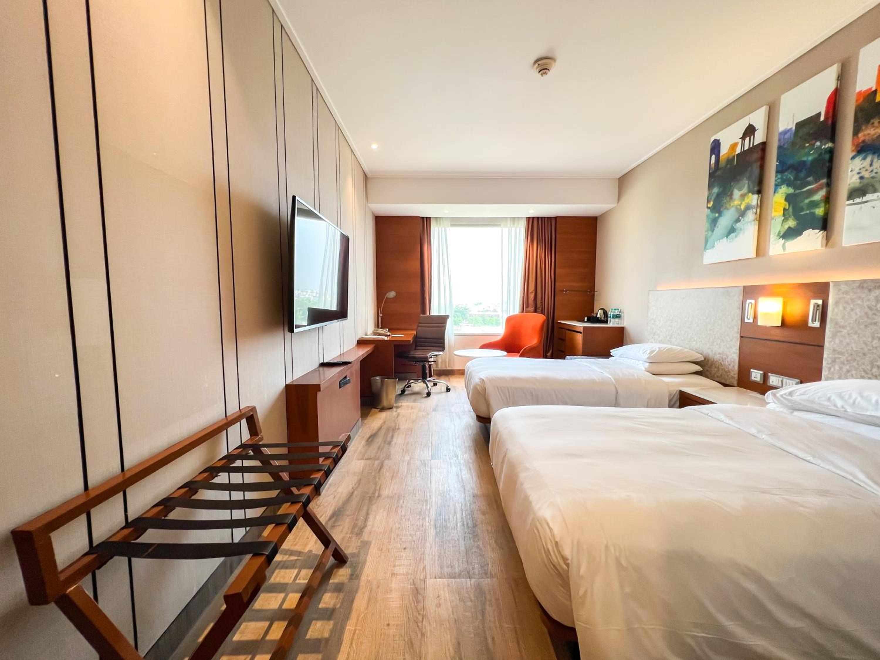 Twin Room with Pool View - Photo 2