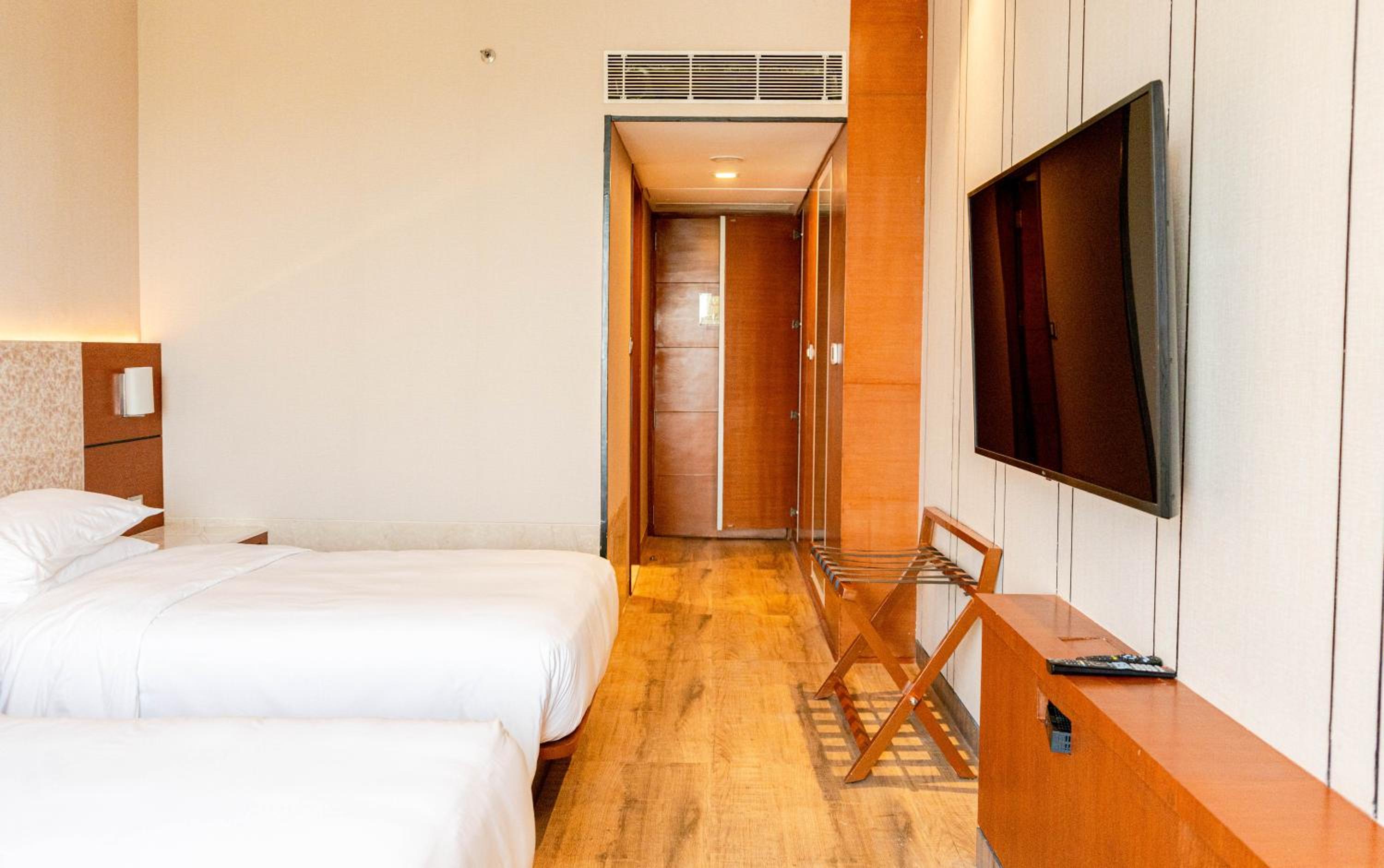 Twin Room - Photo 2