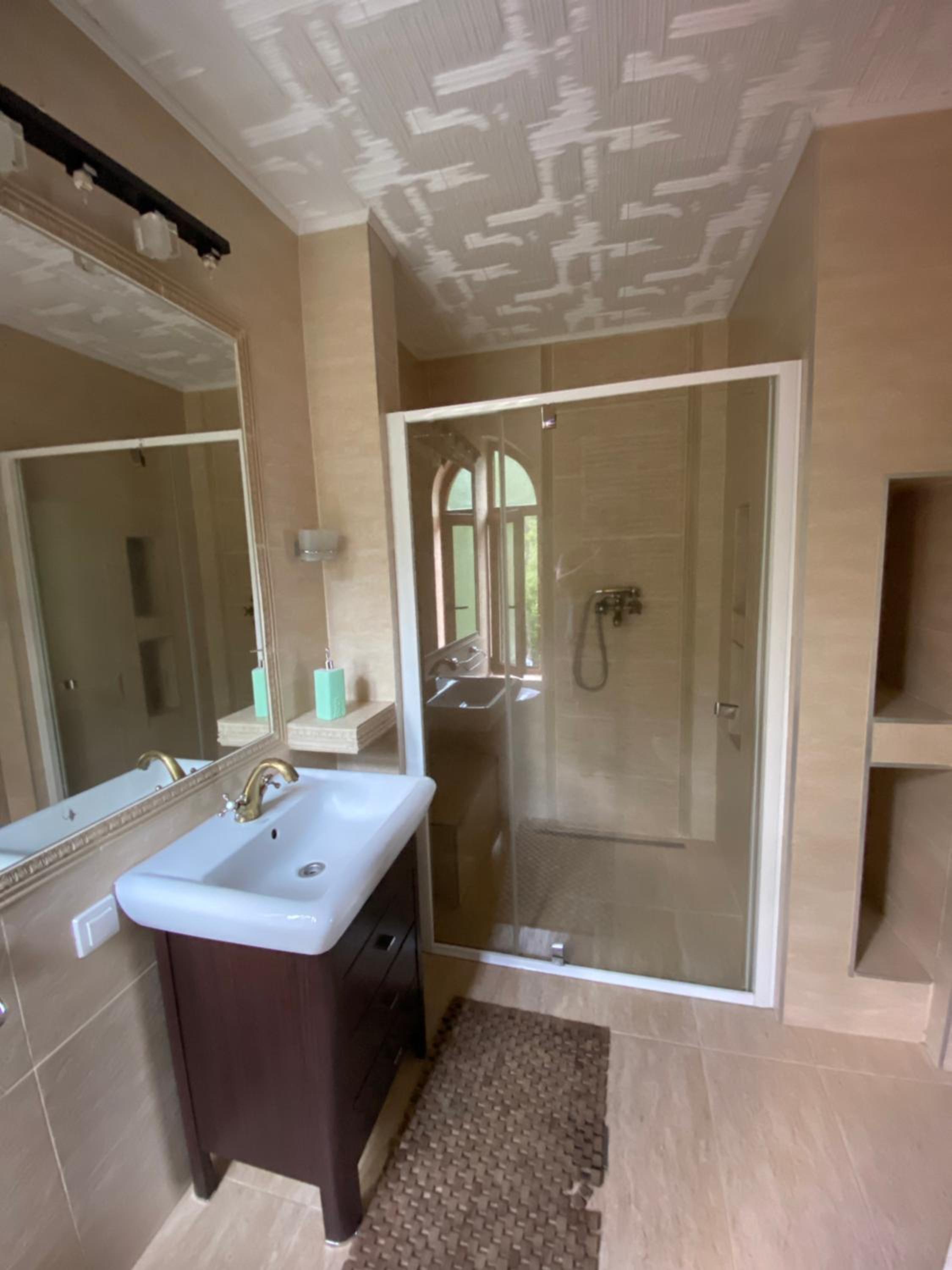 Villa - Photo 2