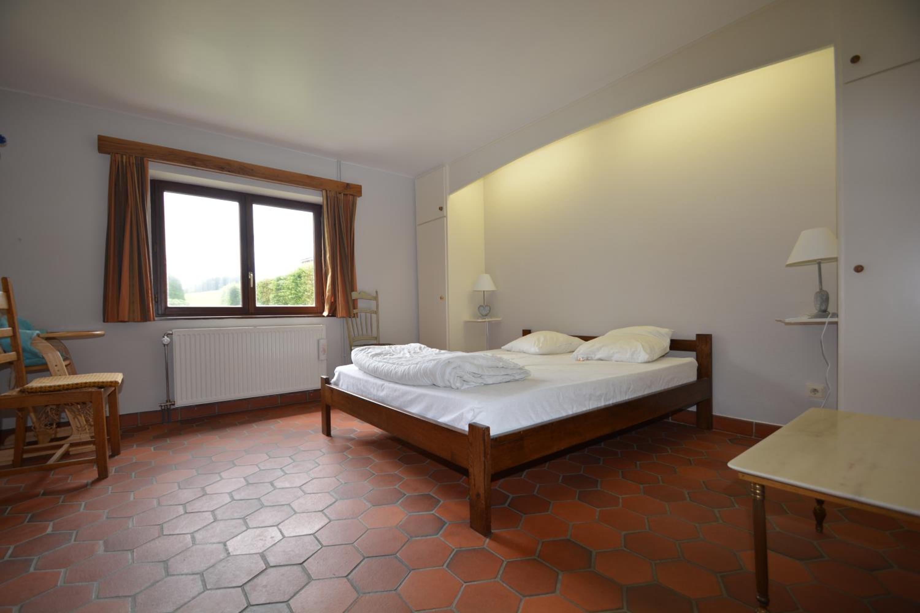 Six-Bedroom House photo 1