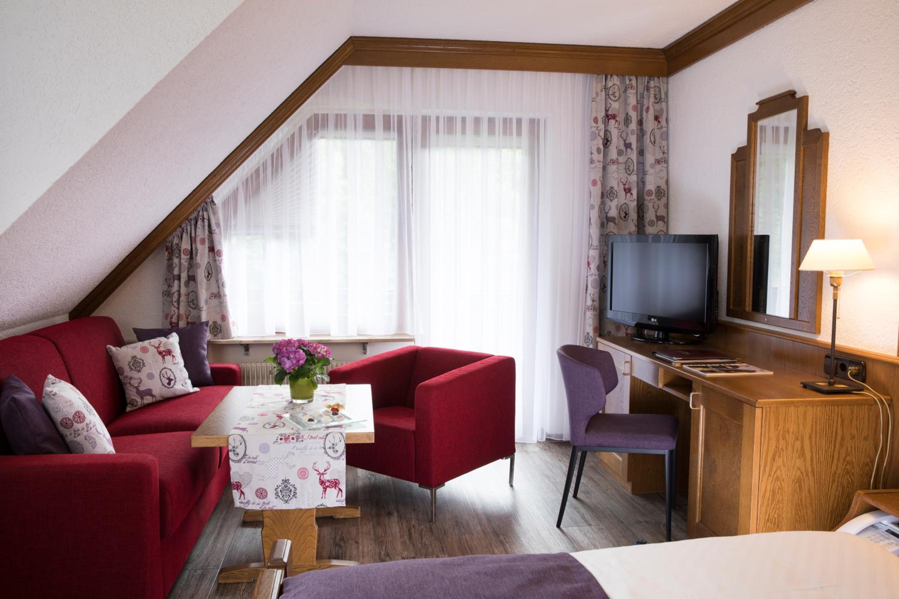 Apartment With Balcony - Photo 3