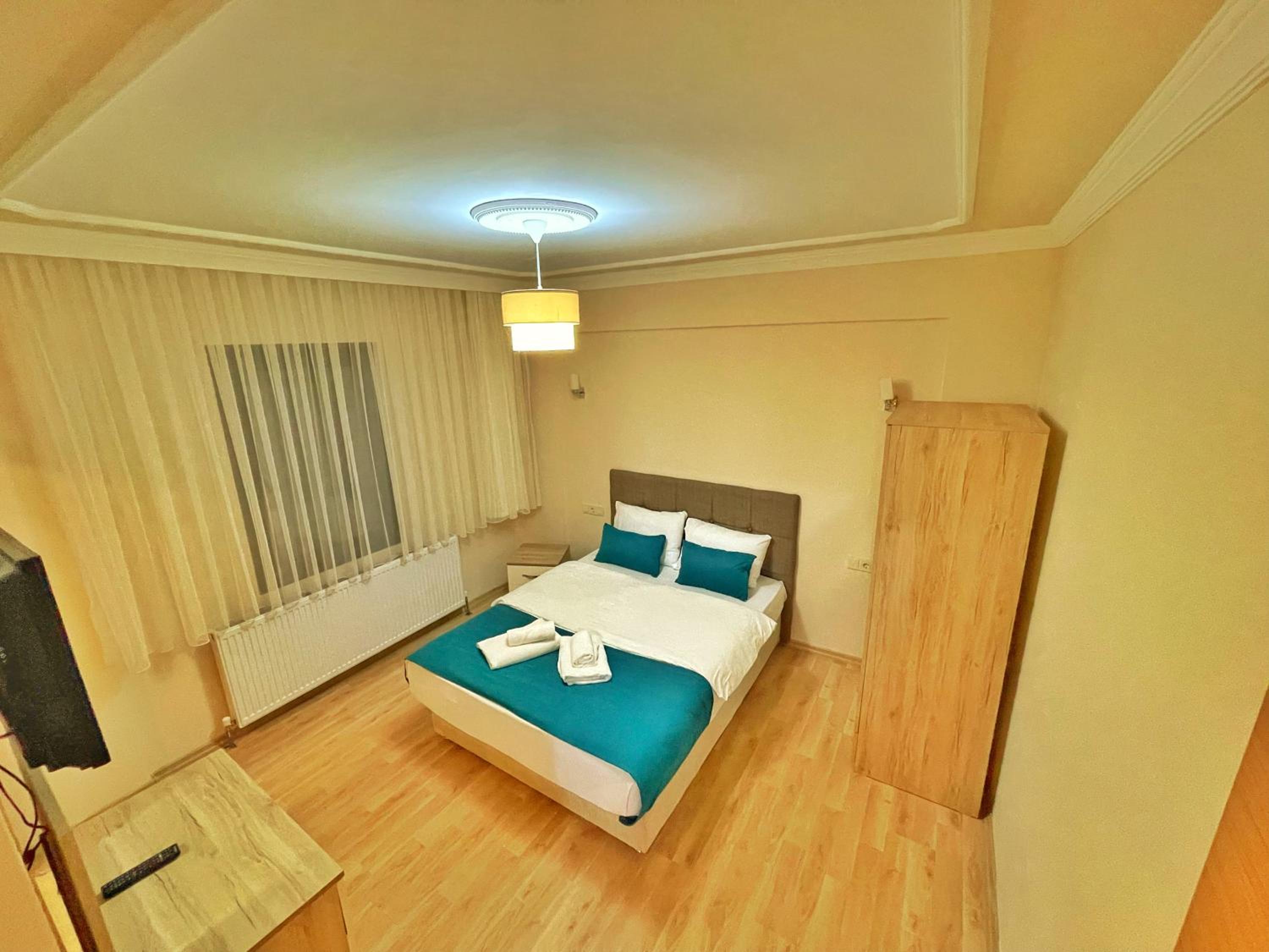 Three-Bedroom Apartment with Lake View photo 1