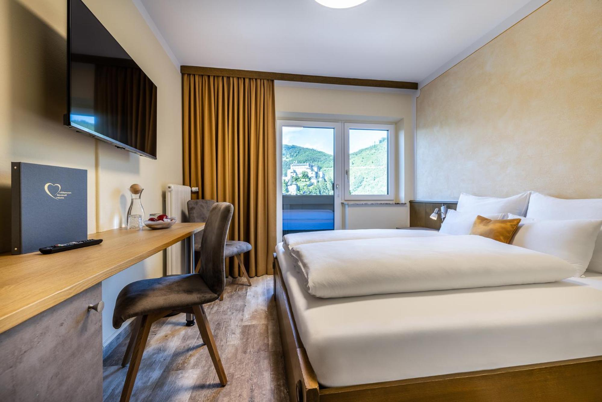 Standard Double Room with Castle View and Balcony photo 3