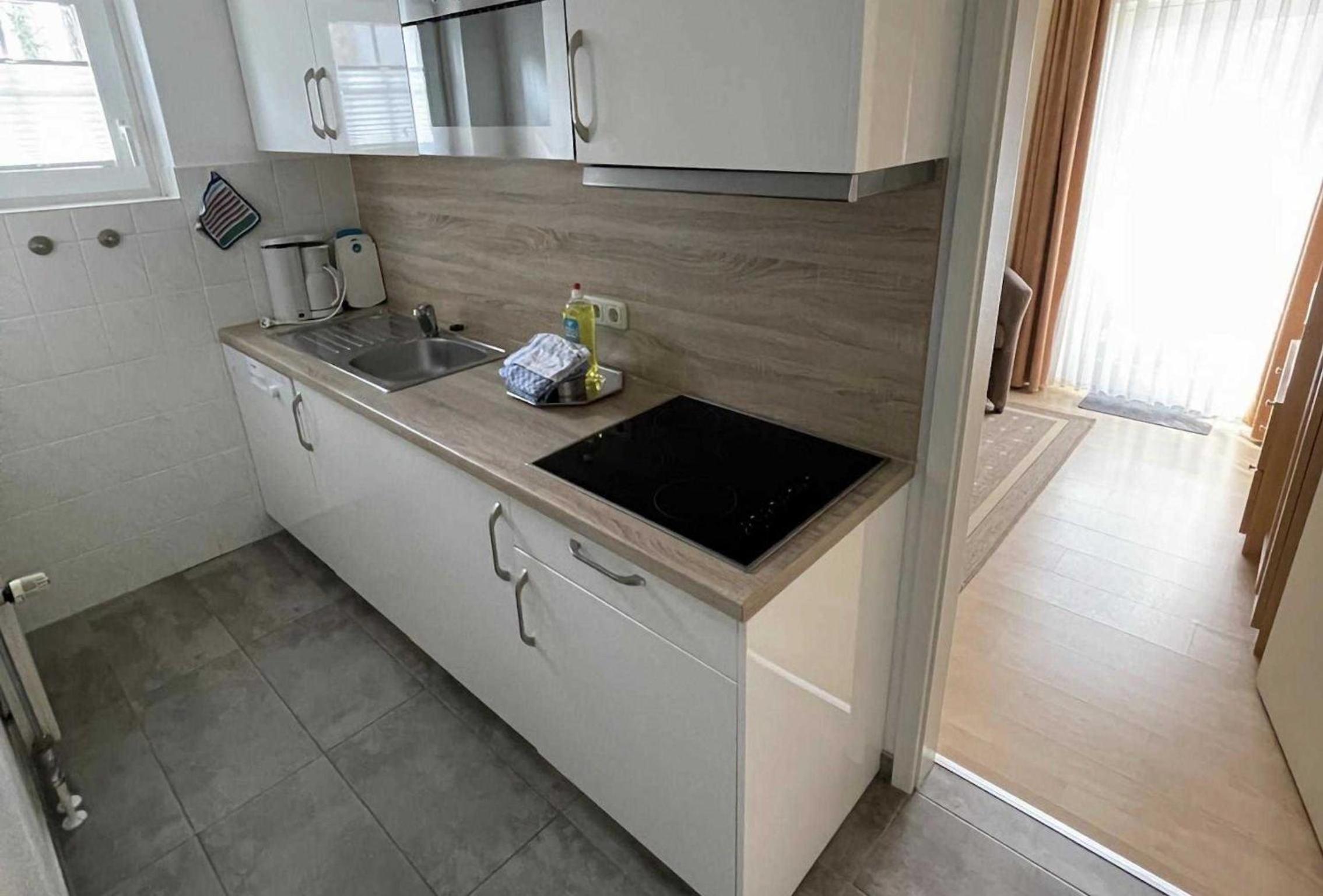 One-Bedroom Apartment with Balcony photo 2