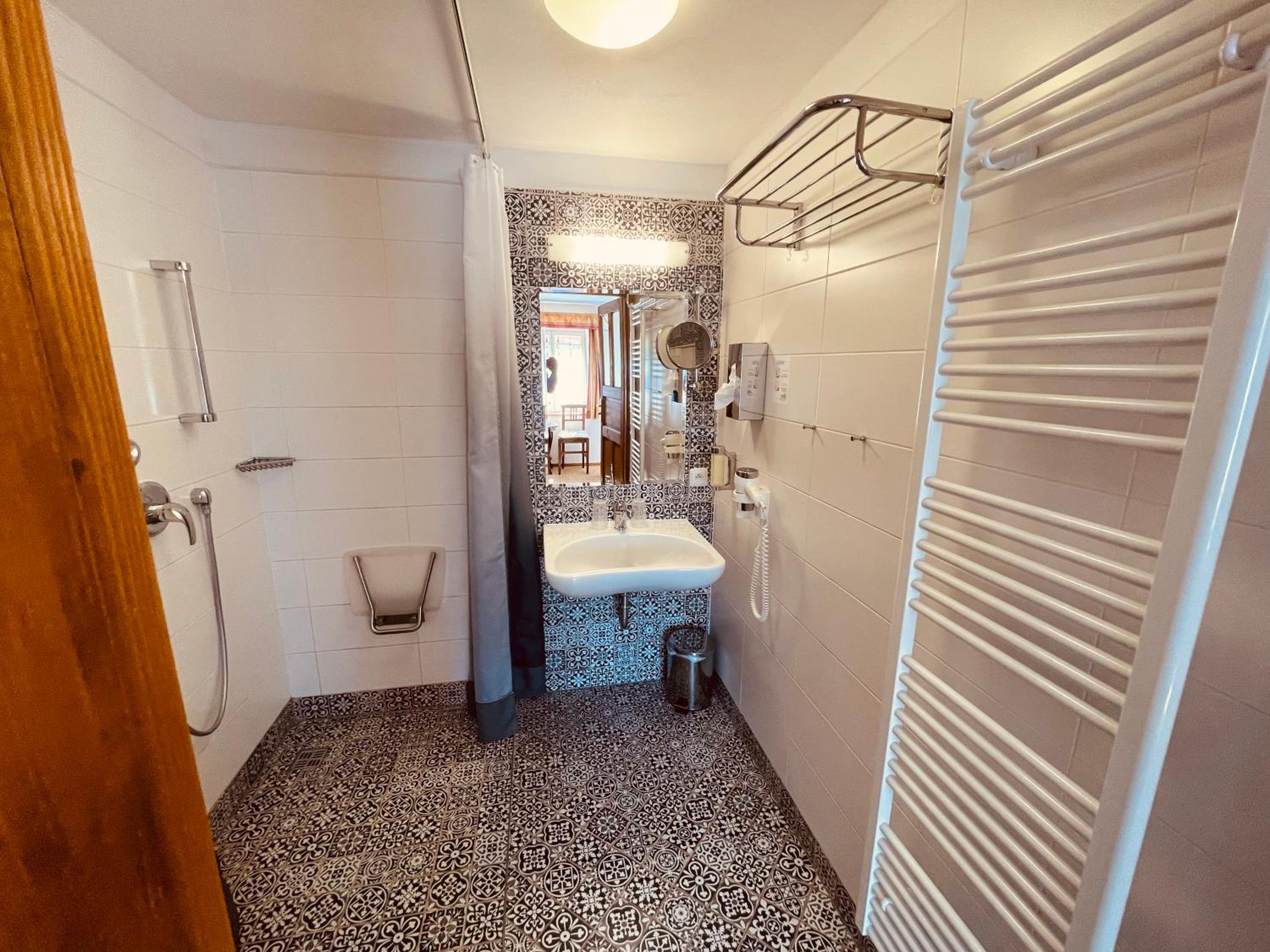 Double or Twin Room - Disability Access - Annex photo 2