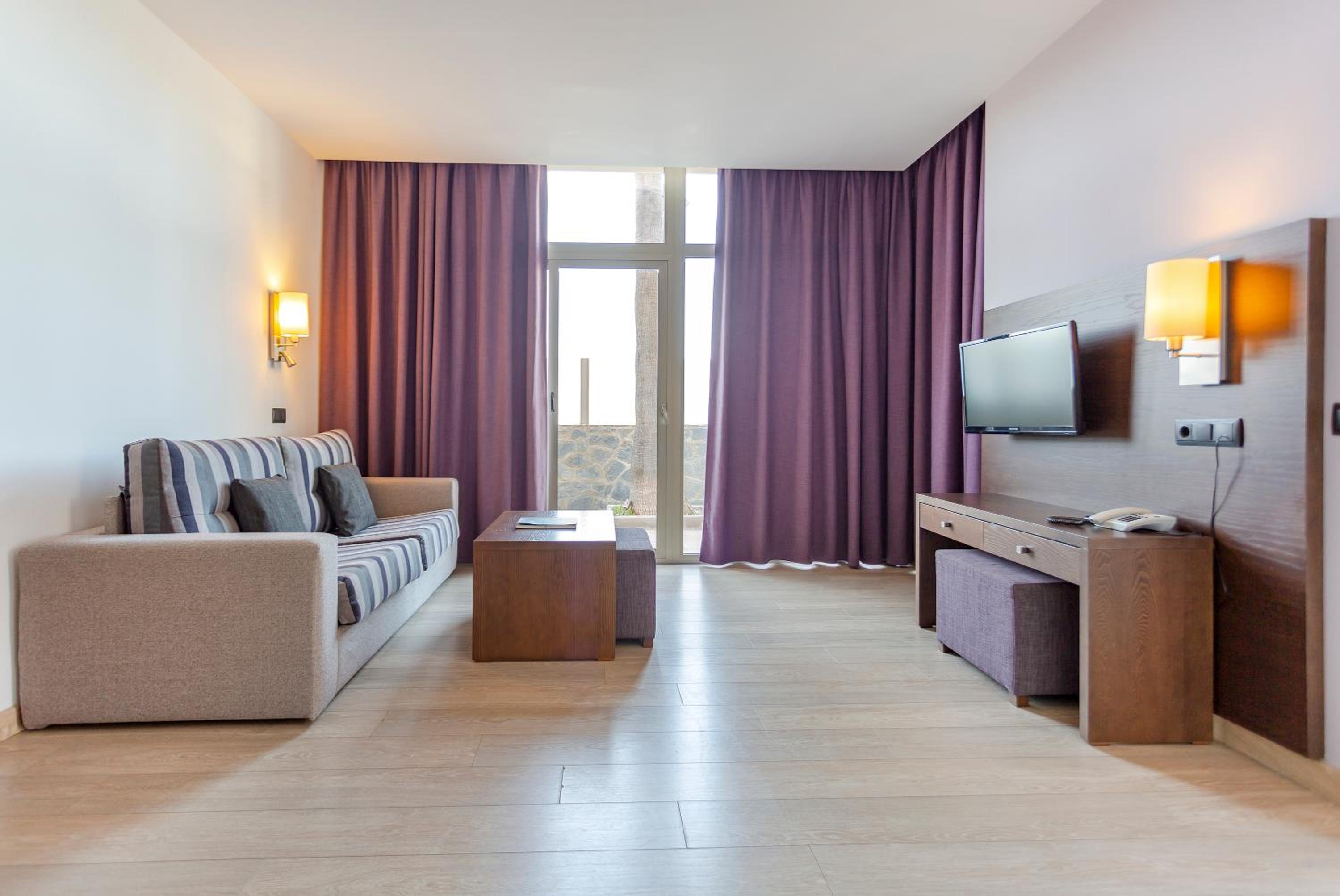 Suite with Terrace thumbnail 5
