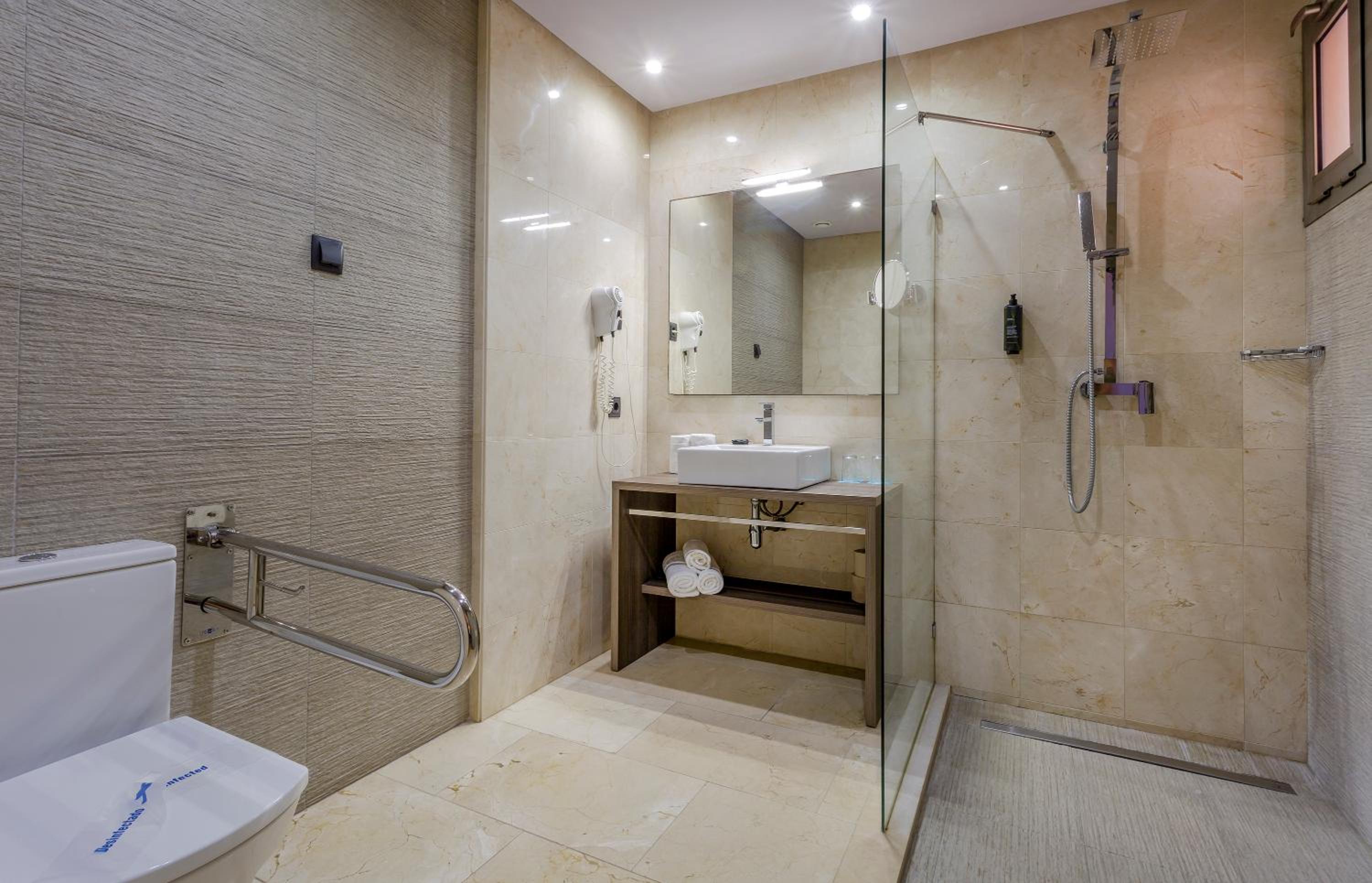 Suite with Terrace thumbnail 6
