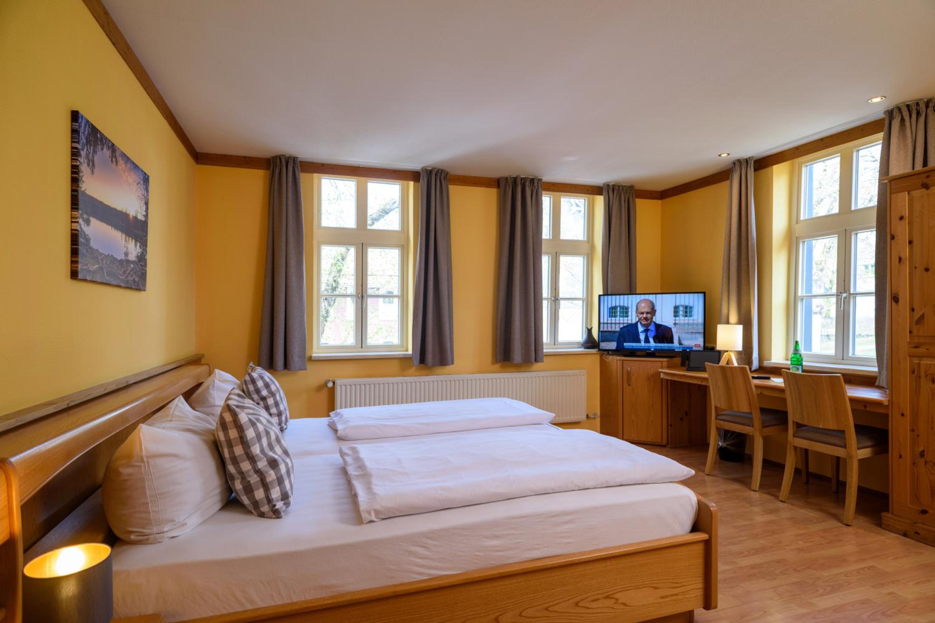 Deluxe Double Room thumbnail 6