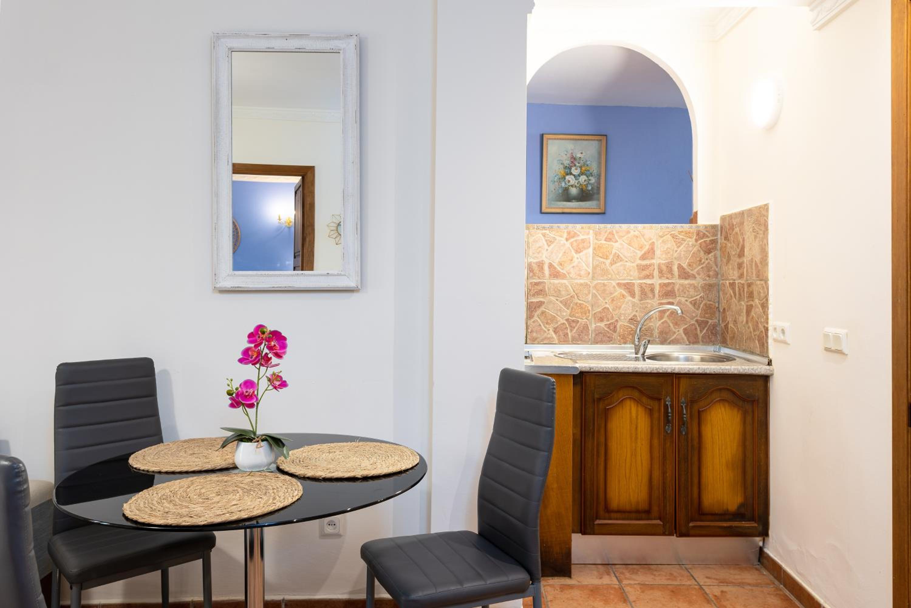 One-Bedroom Apartment - Photo 8