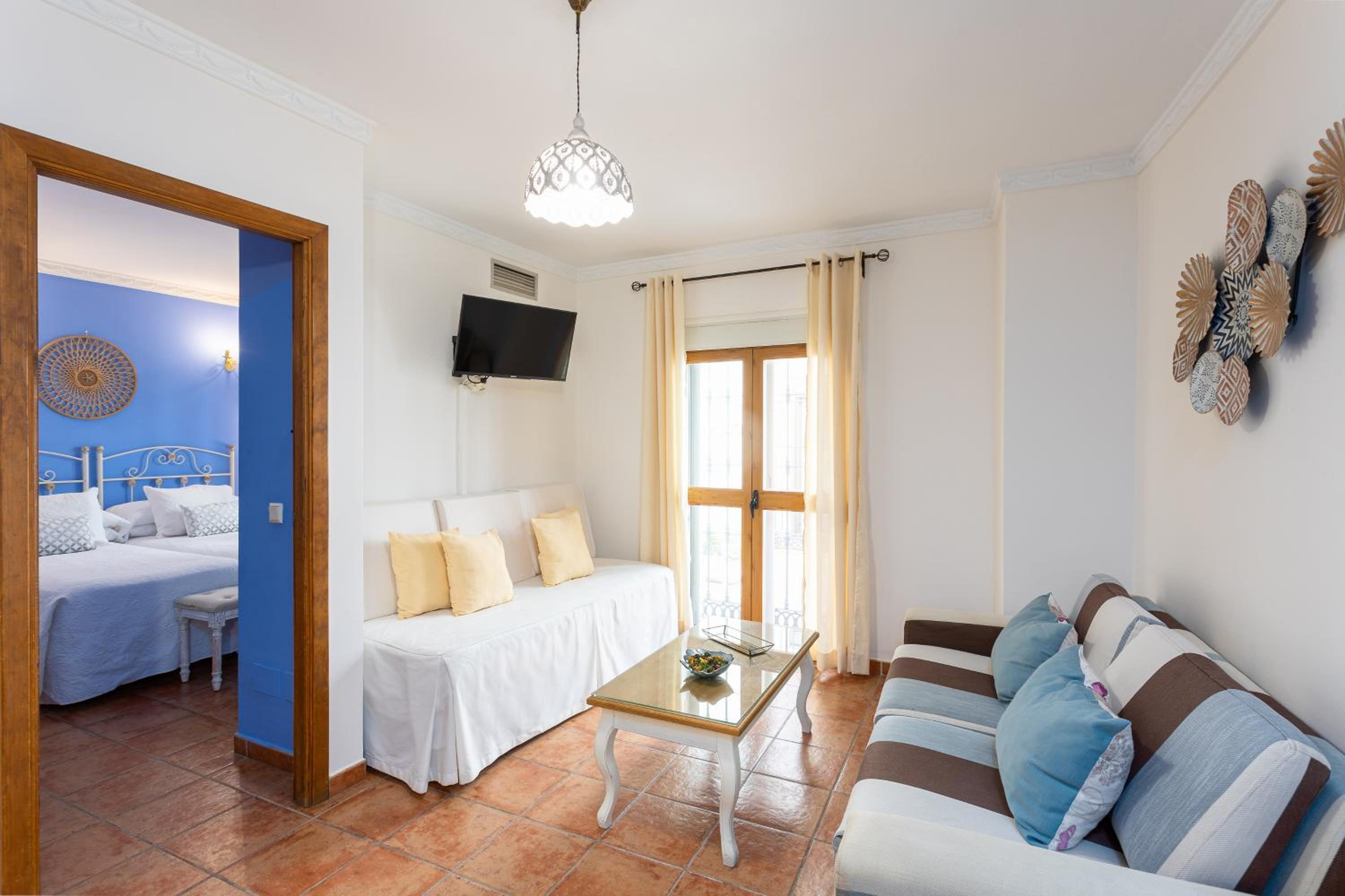 One-Bedroom Apartment - Photo 3
