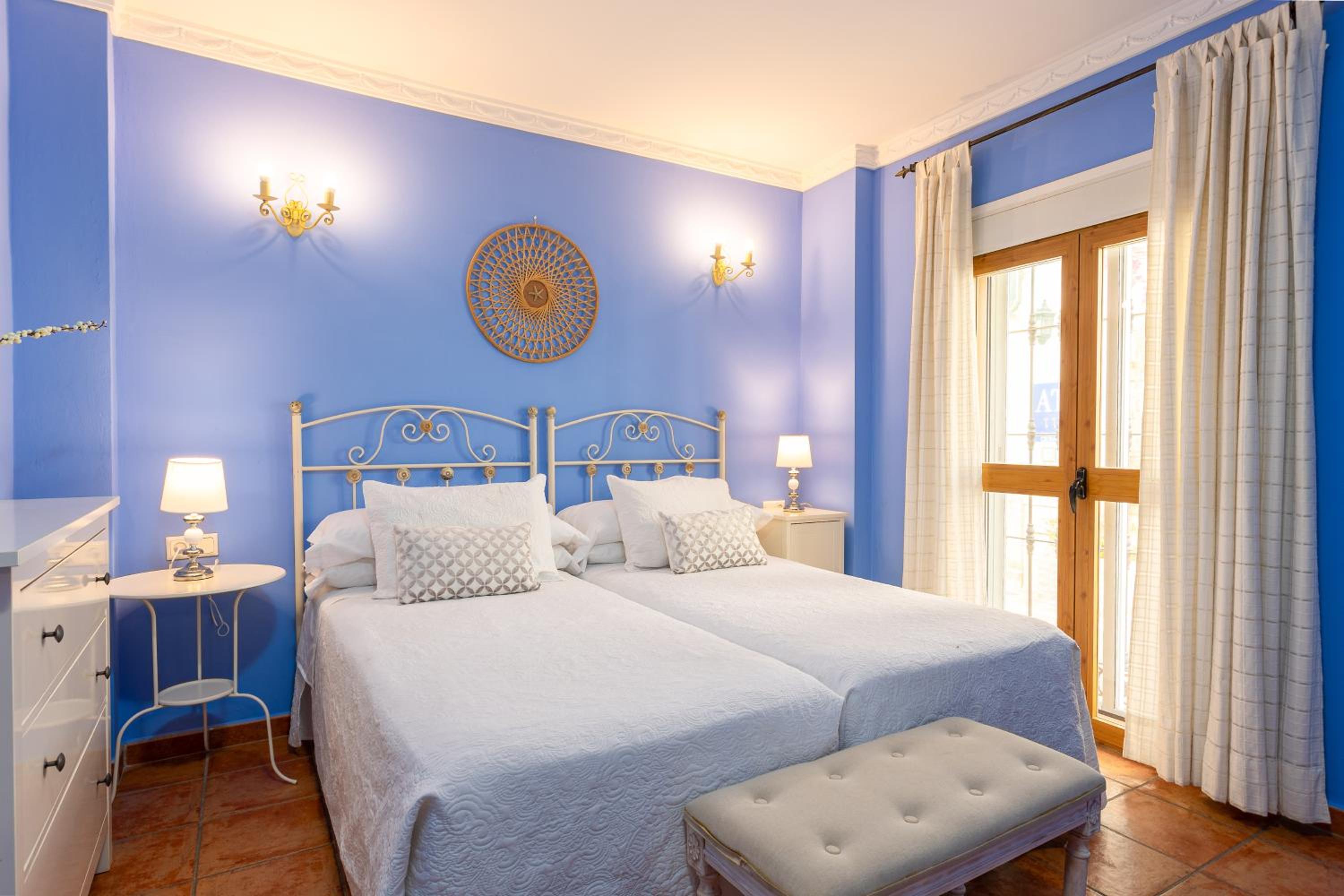 One-Bedroom Apartment - Photo 1