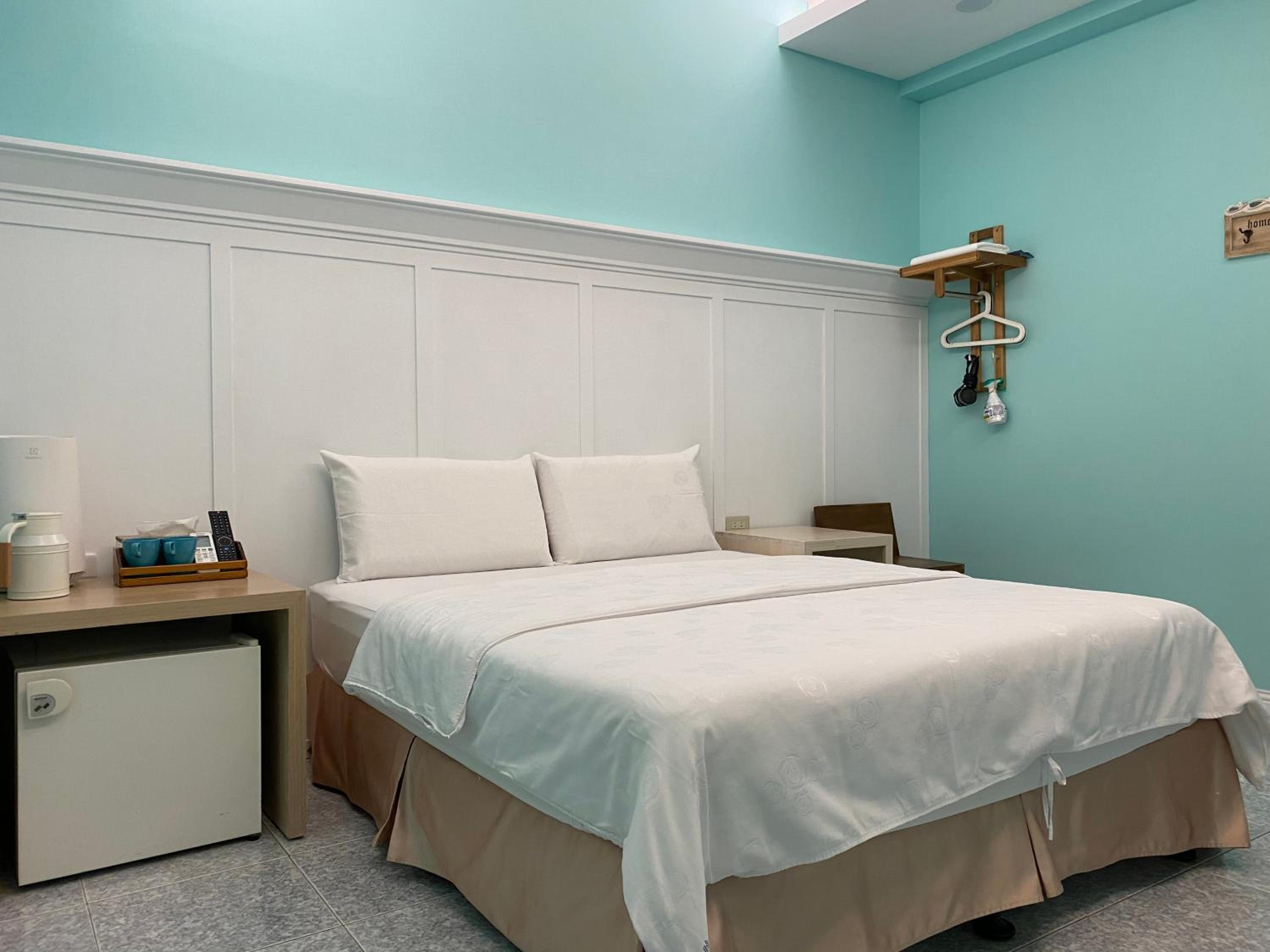 Double Room with Shower(No Window)