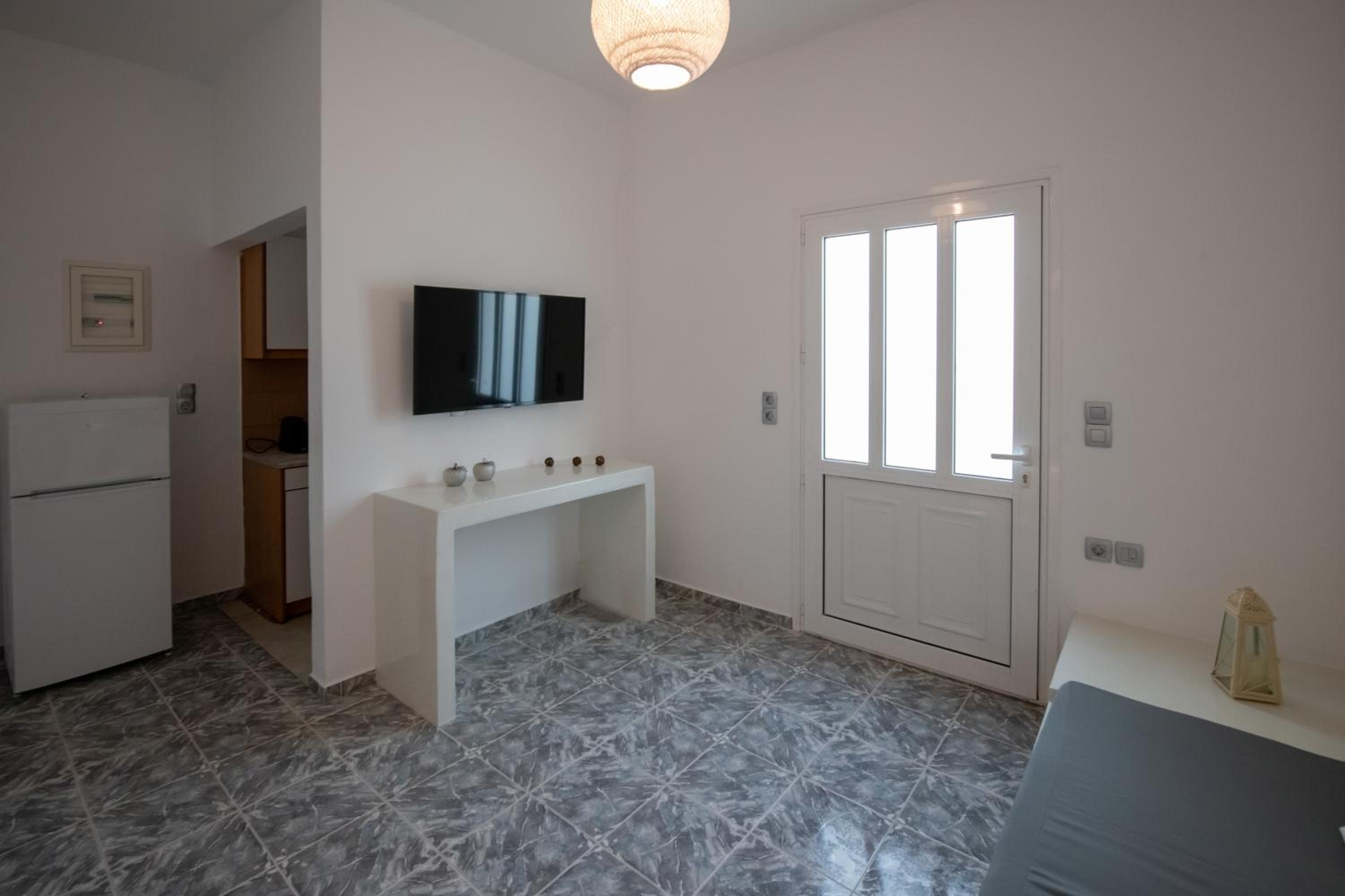 Double Room with Private Bathroom - Photo 14