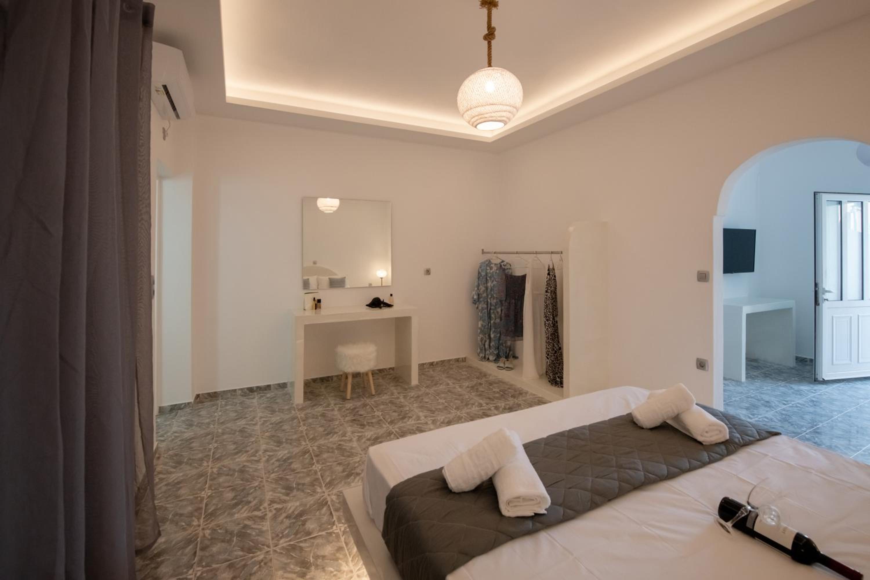 Double Room with Private Bathroom - Photo 17