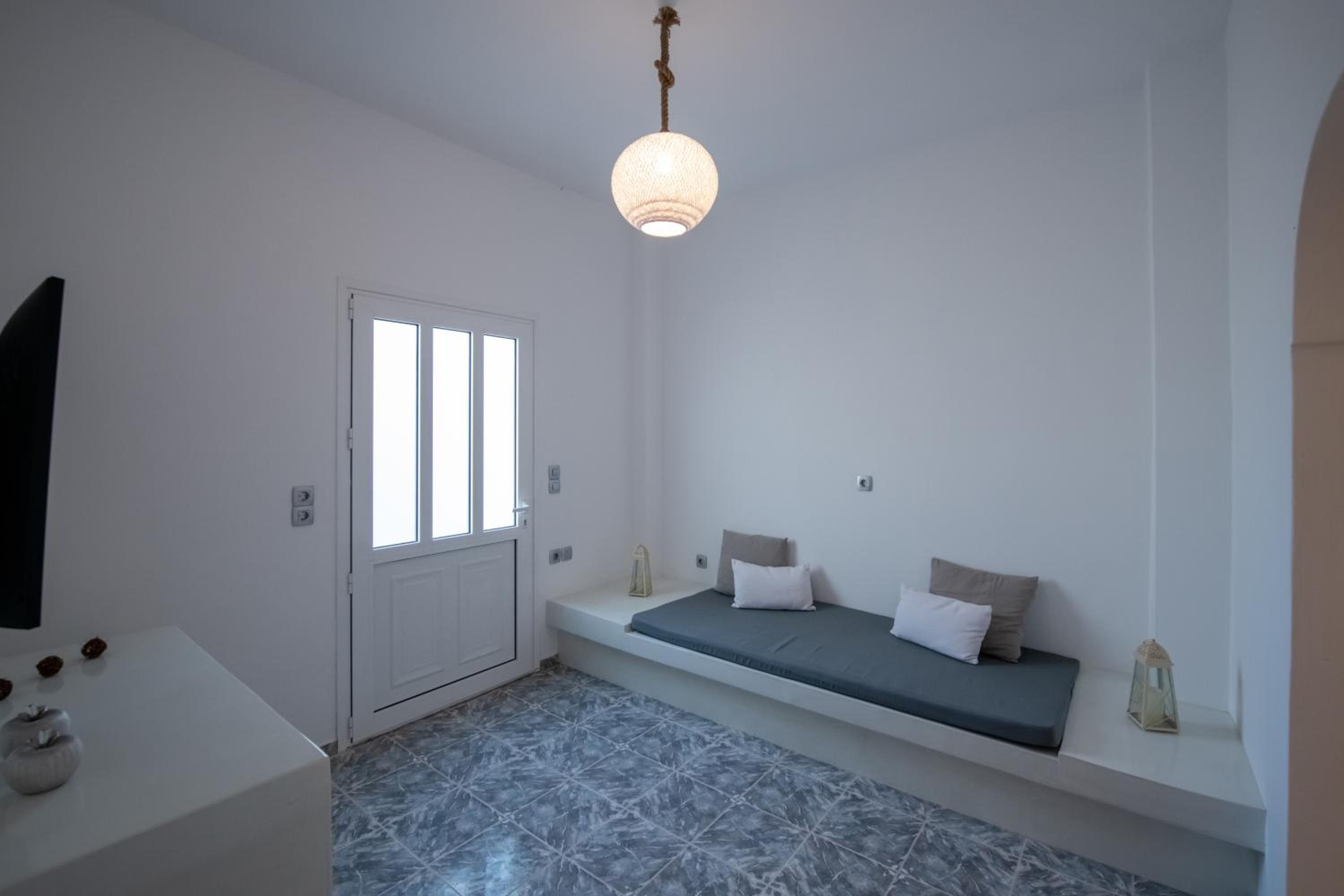 Double Room with Private Bathroom - Photo 16