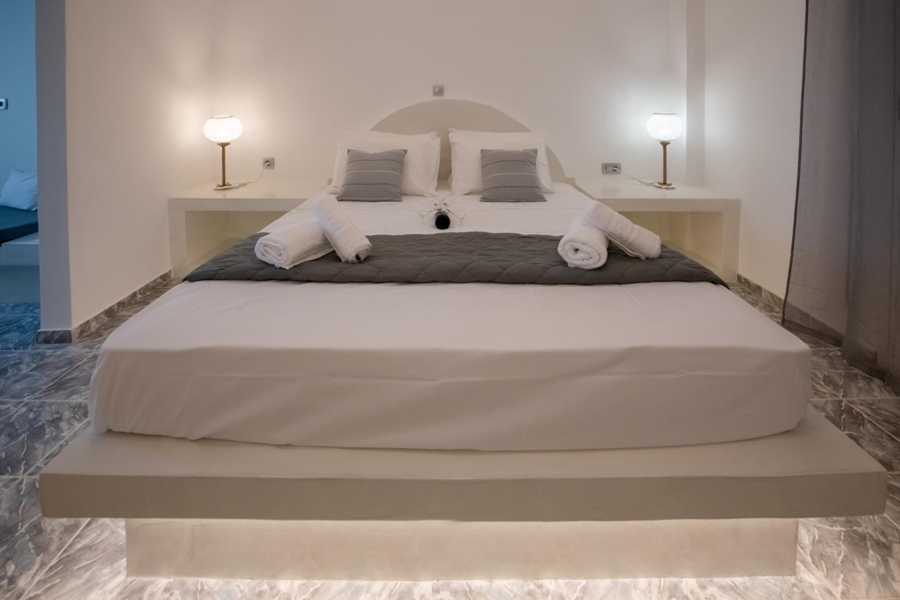 Double Room with Private Bathroom - Photo 18