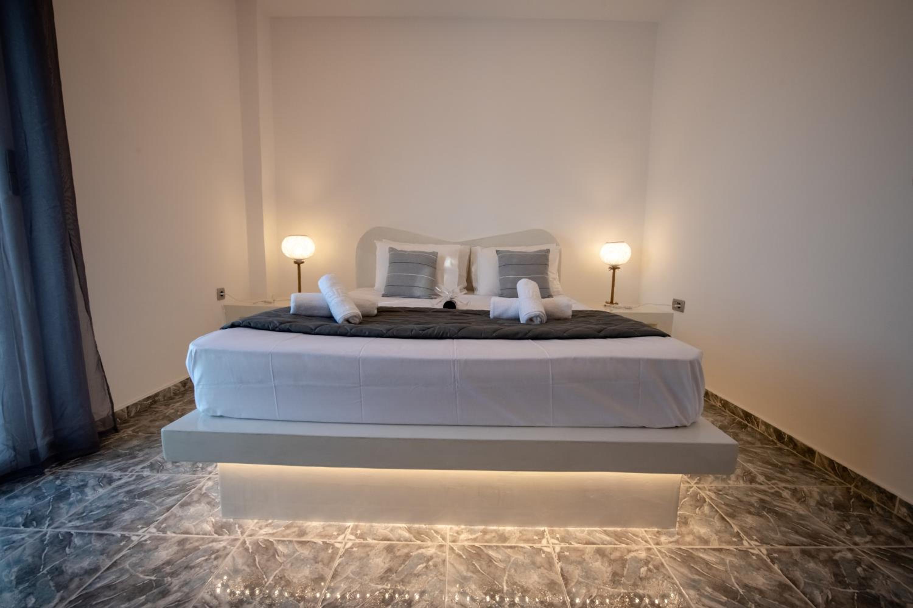 Double Room with Private Bathroom photo 3