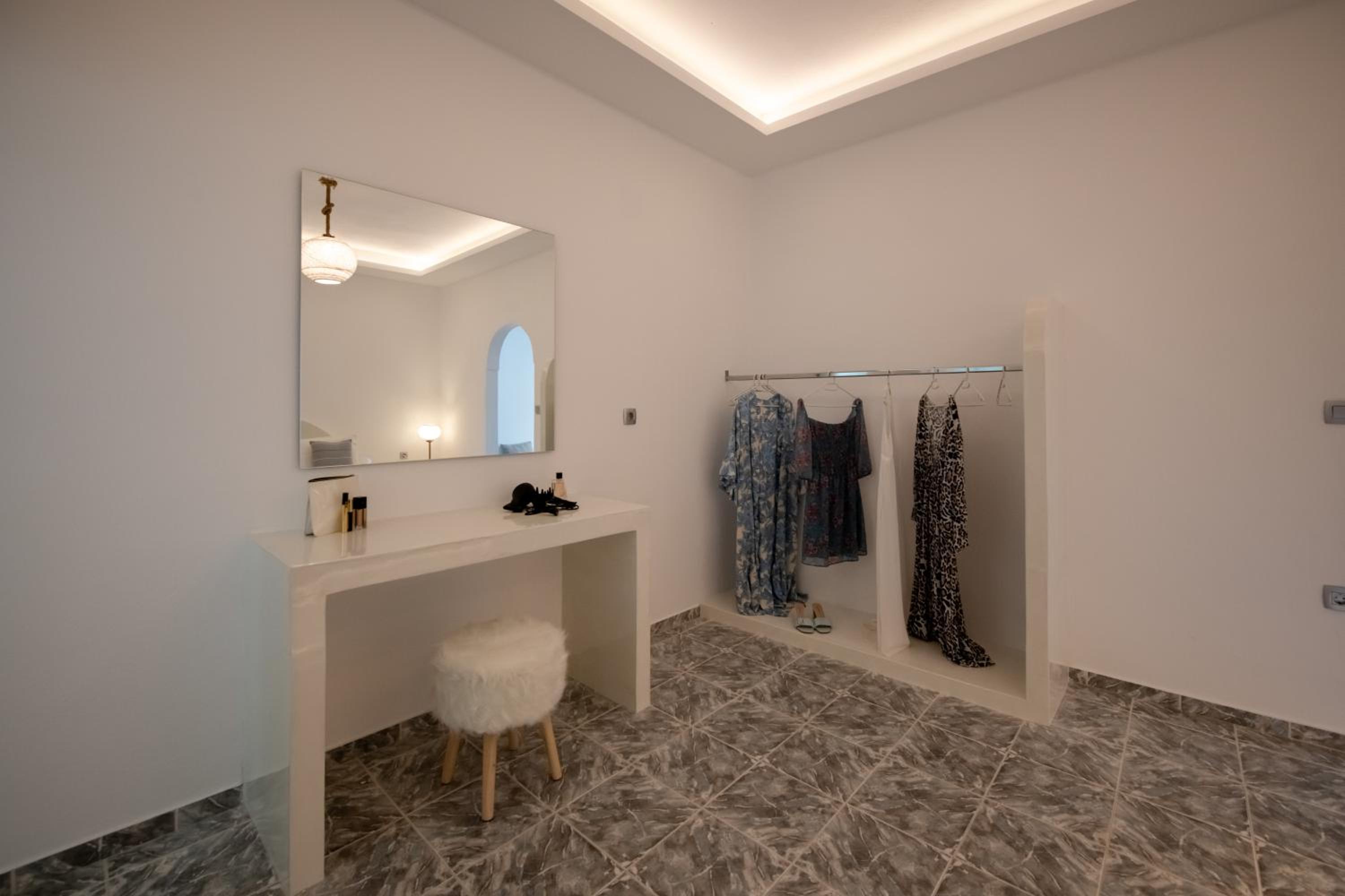Double Room with Private Bathroom - Photo 19