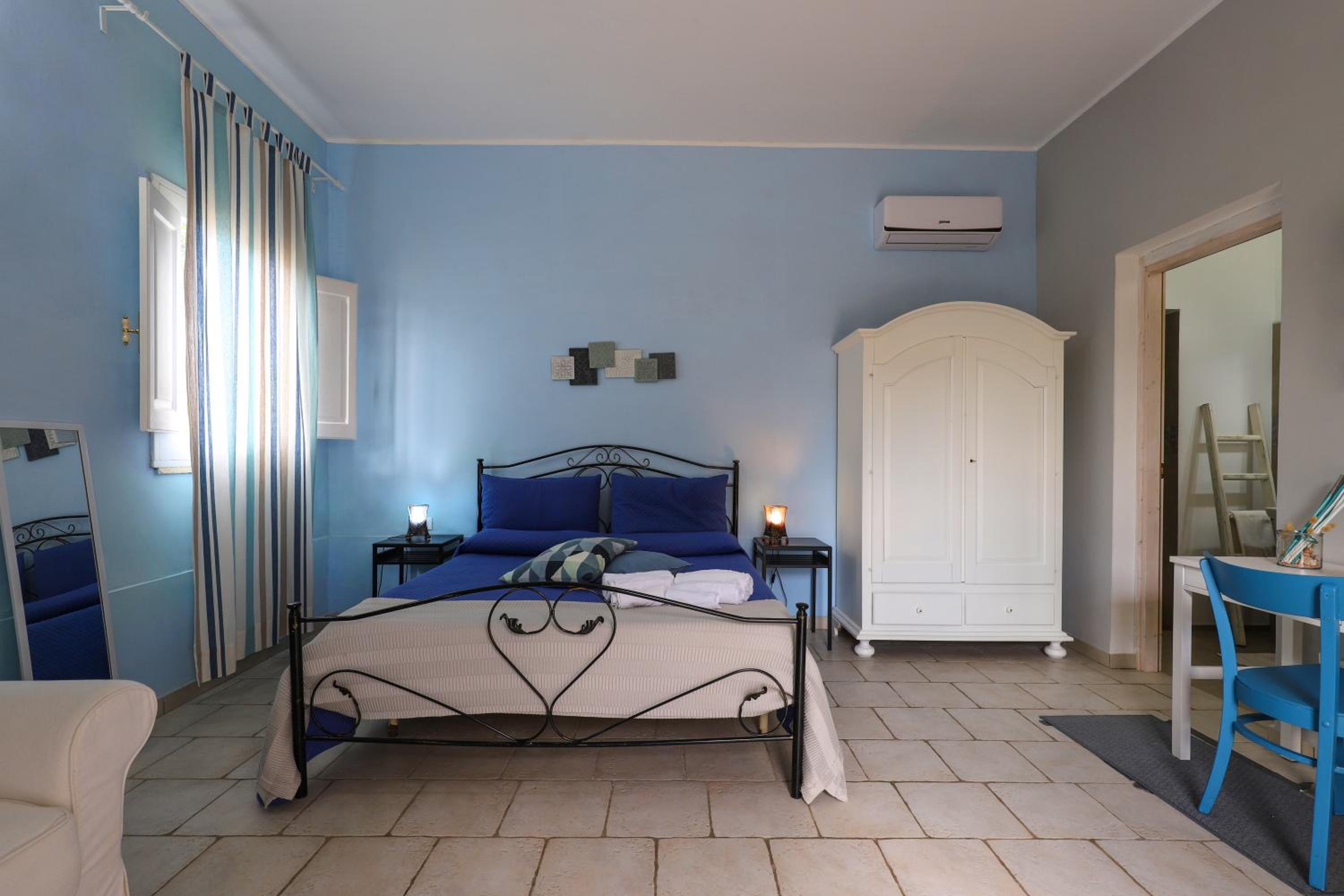 One-Bedroom House photo 1