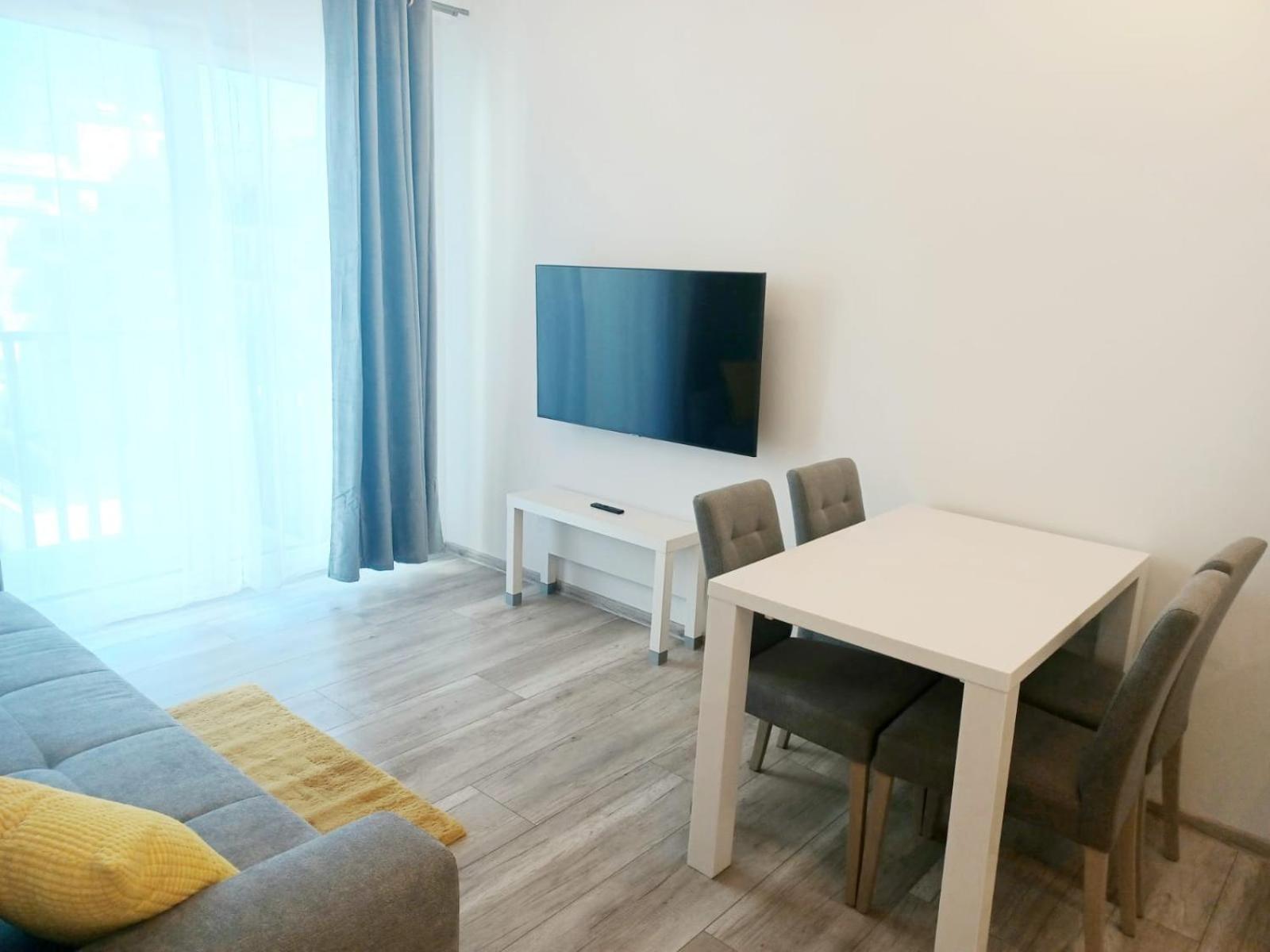 One-Bedroom Apartment - Photo 3