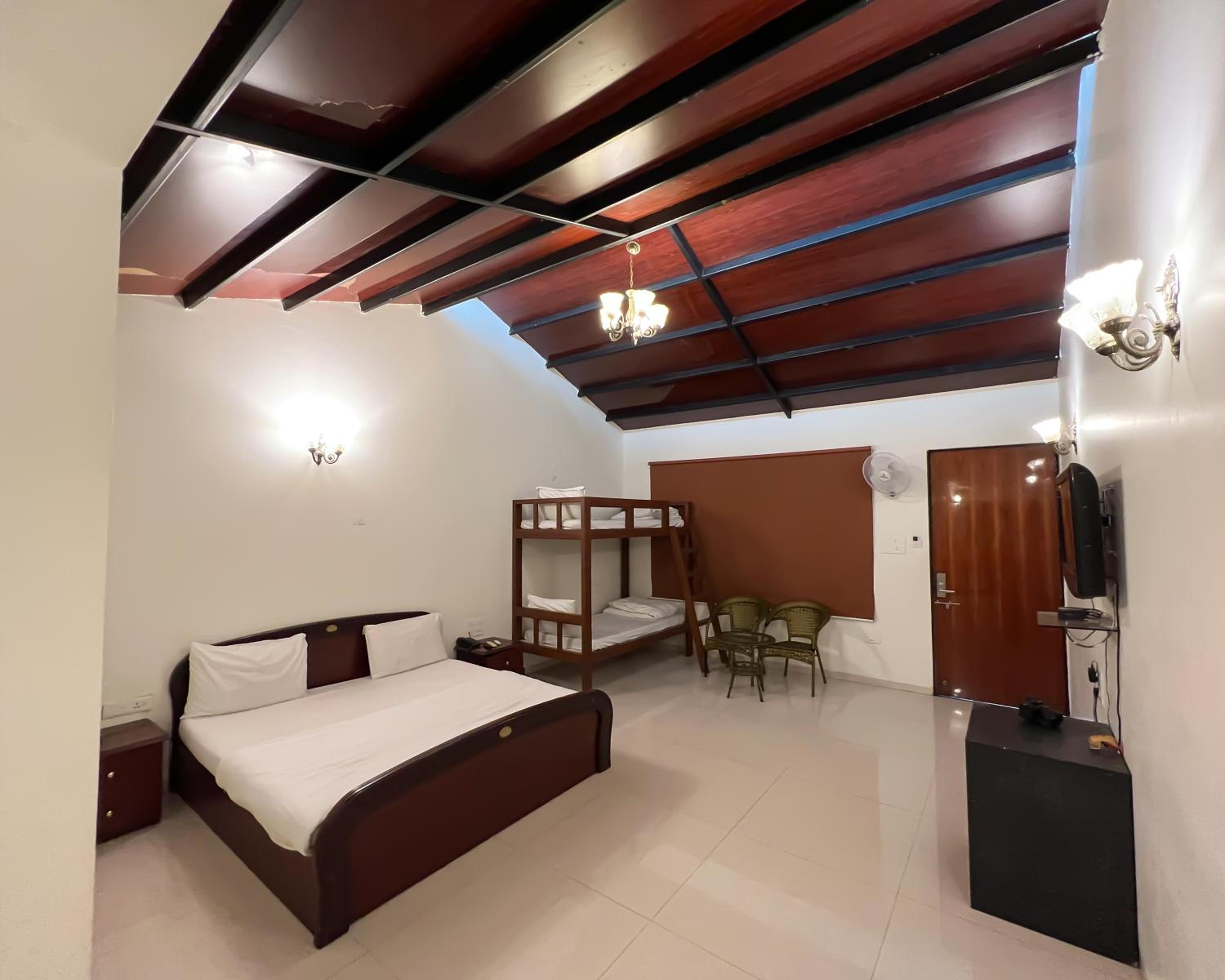 Standard King Room photo 1