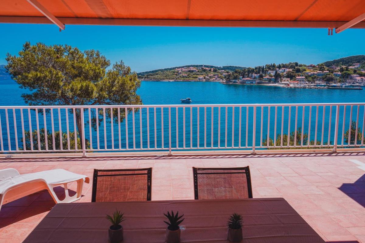 Apartment with Sea View photo 2