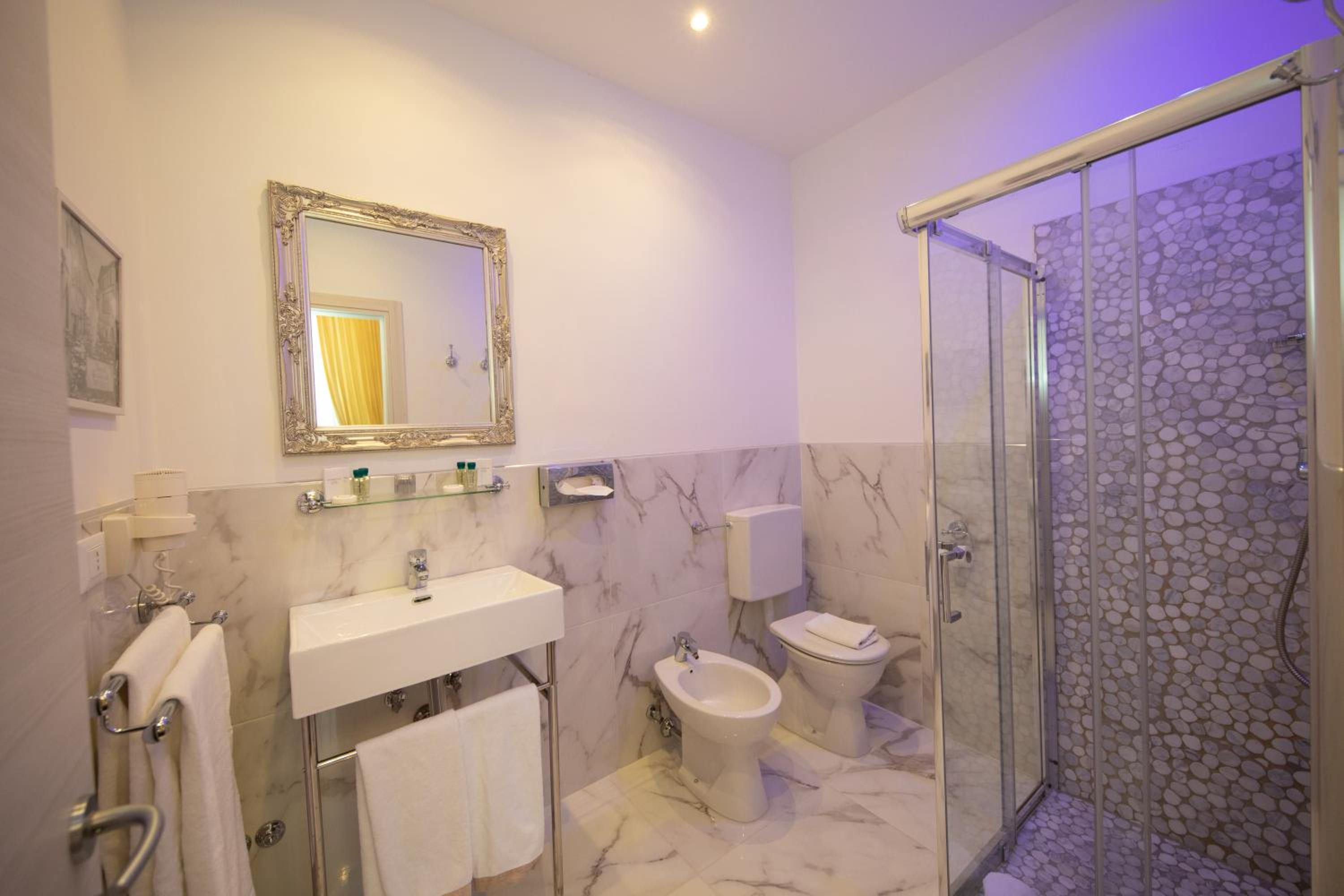 Deluxe Double Room - Photo 5