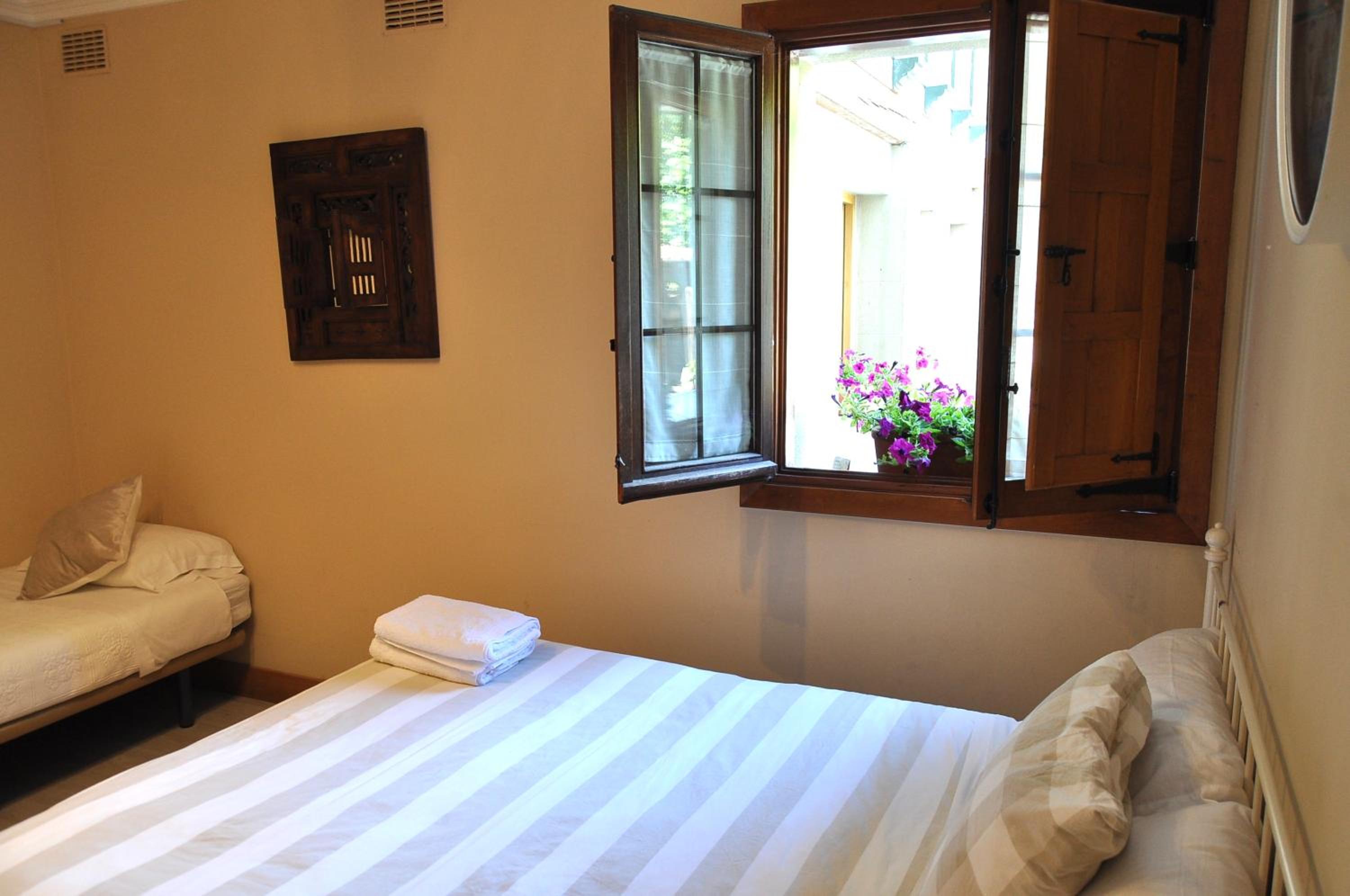 Triple Room with Bath - Photo 7
