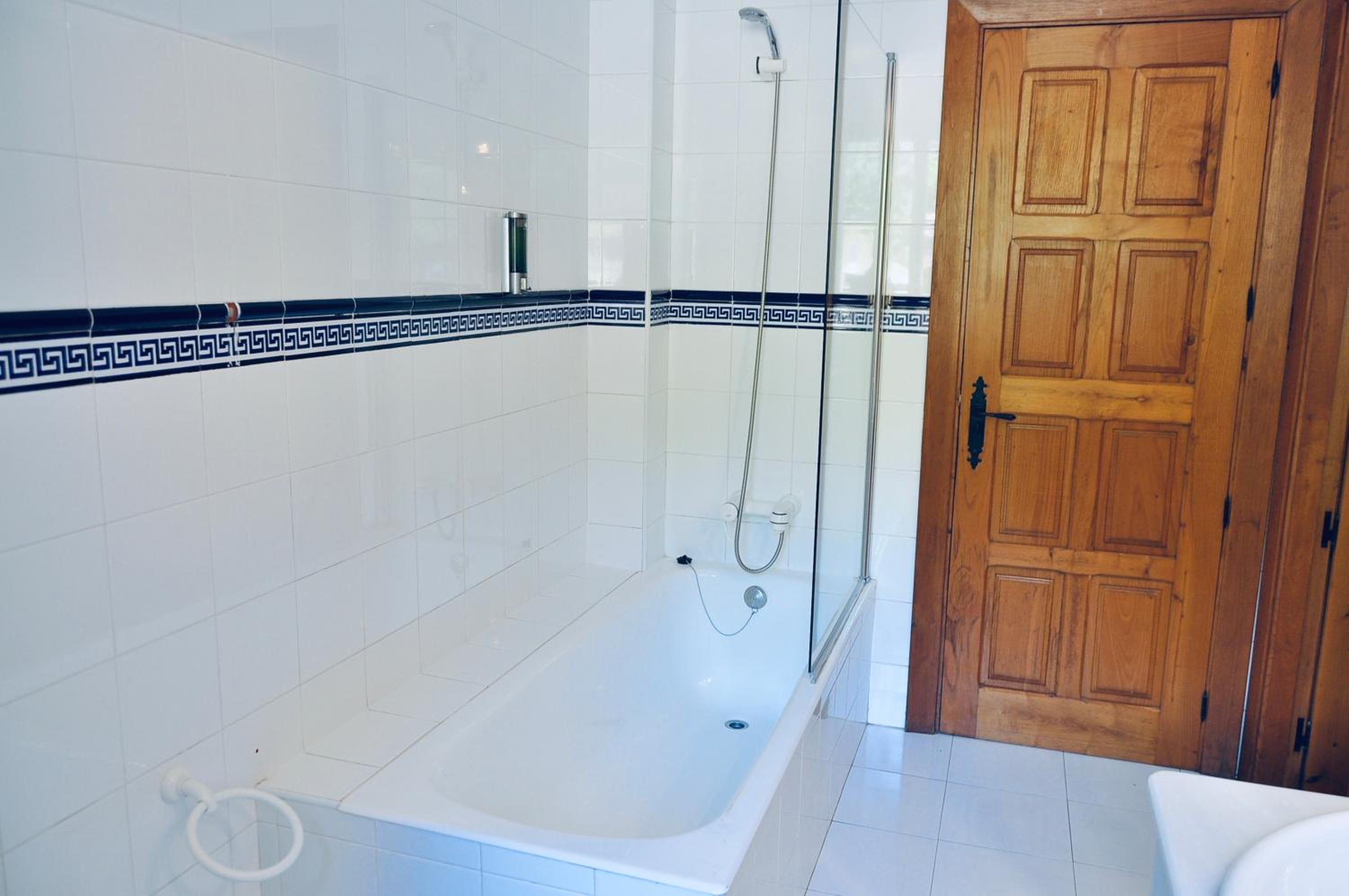 Triple Room with Bath - Photo 4