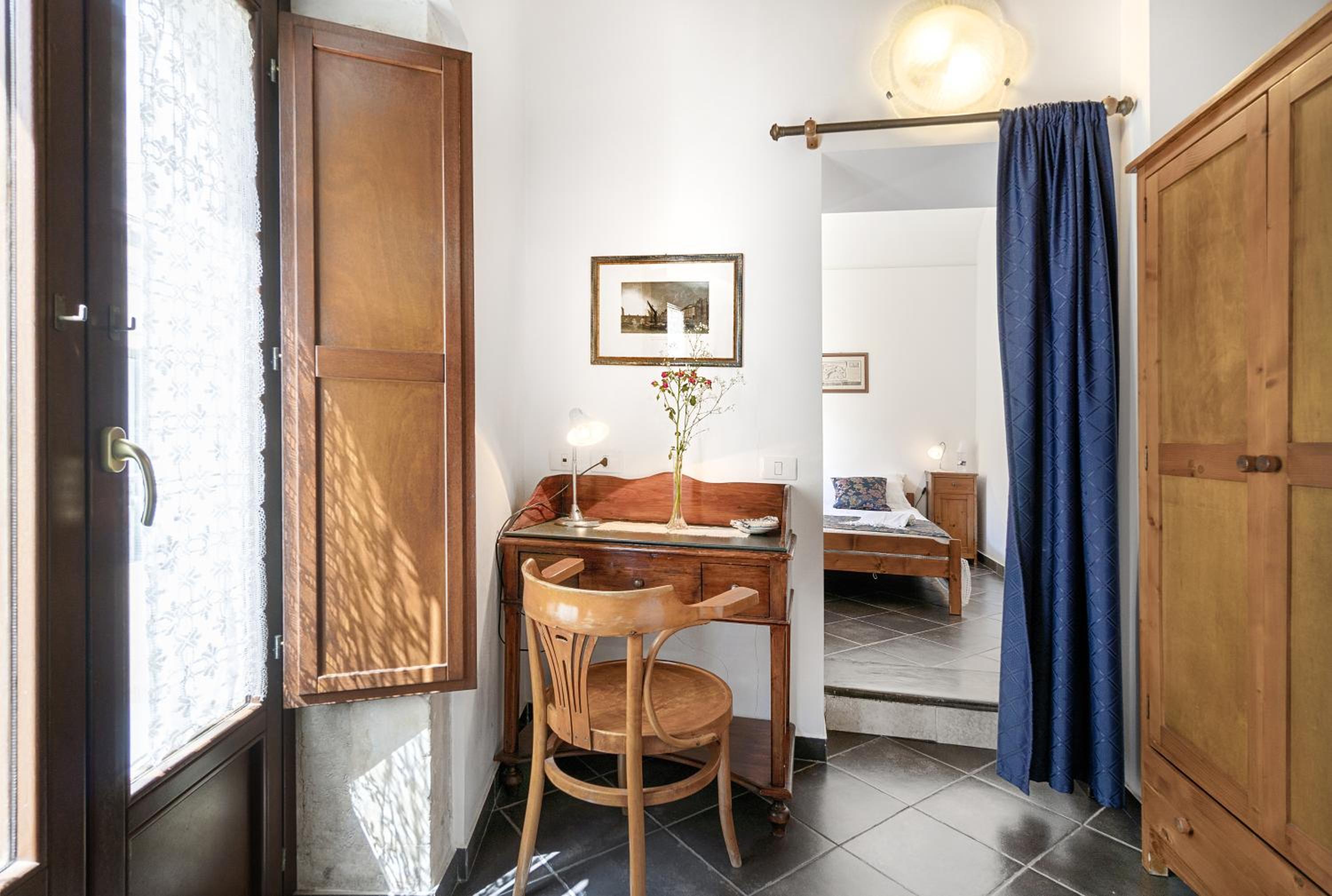 Double or Twin Room with Balcony - Photo 11