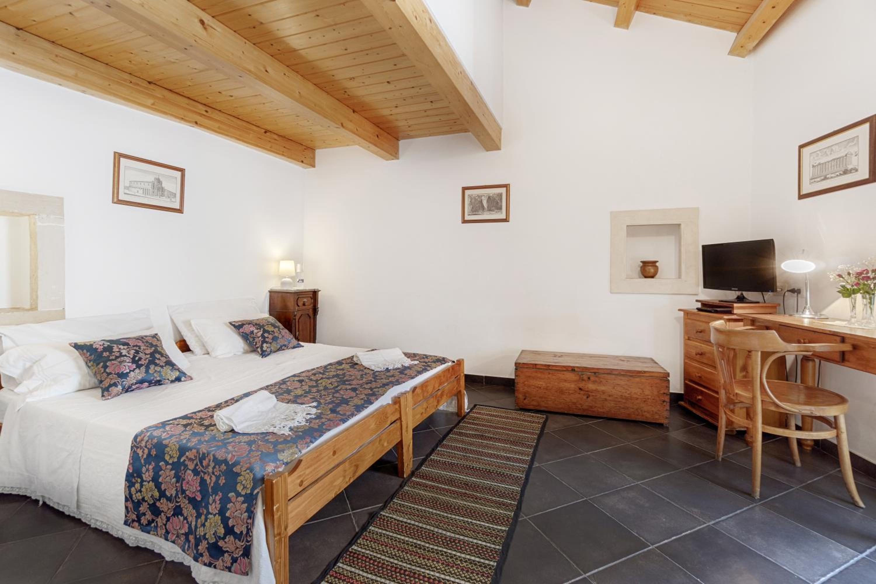 Duplex Suite - Photo 1