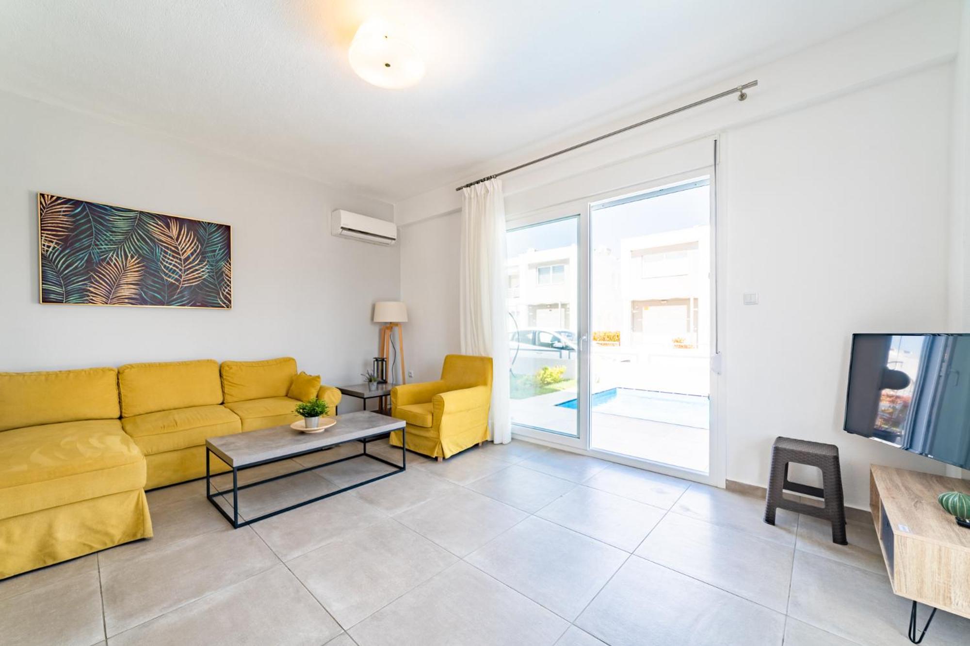 Three-Bedroom Maisonette with Private Pool  photo 1