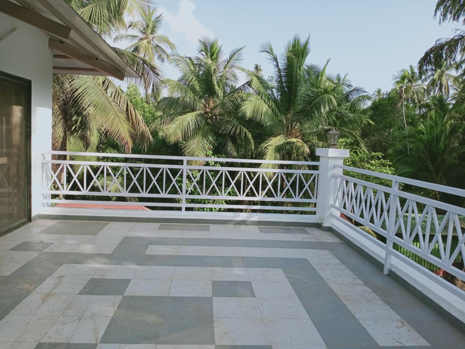 Suite with Balcony - Photo 4