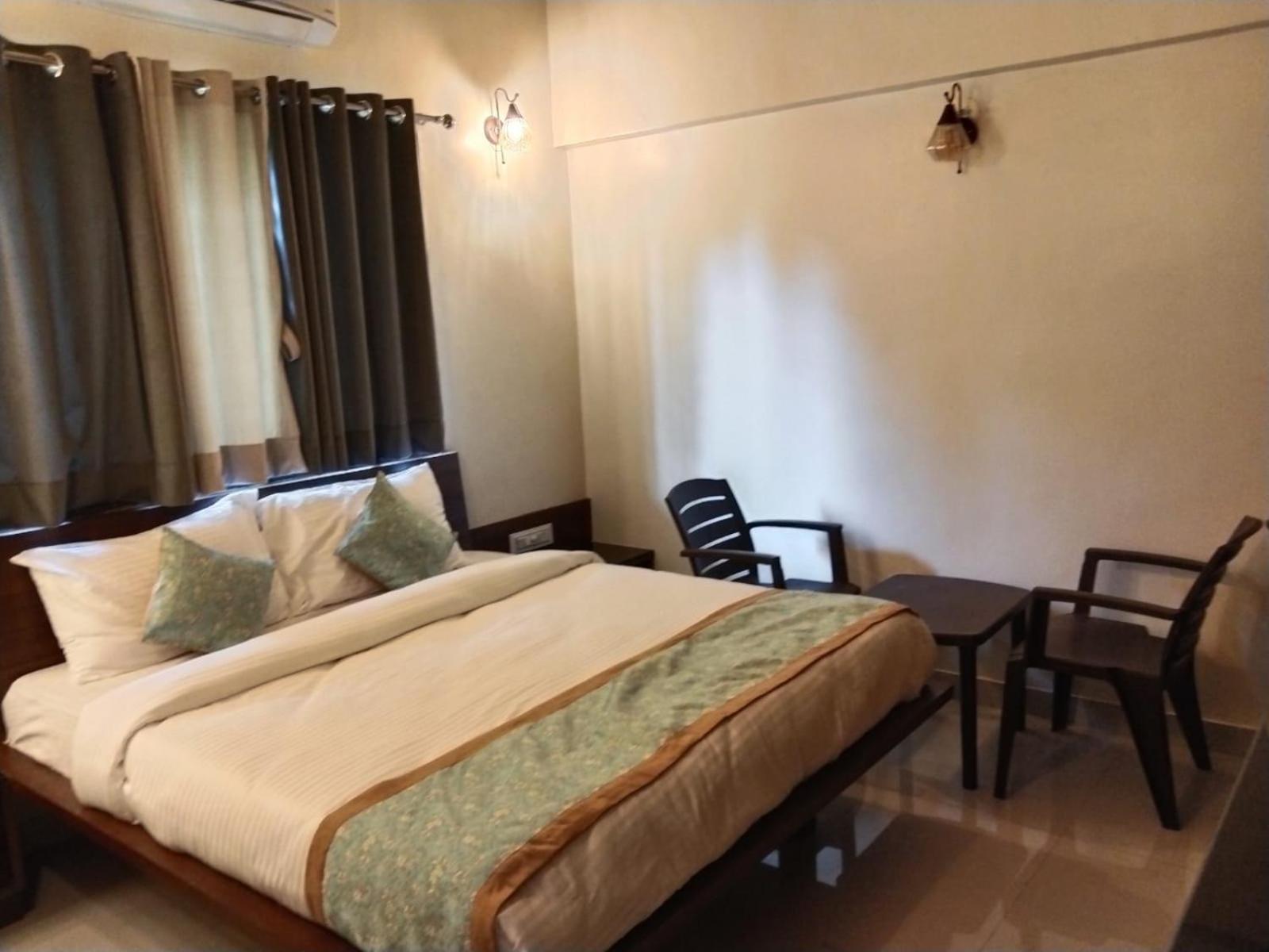 Suite with Balcony - Photo 3