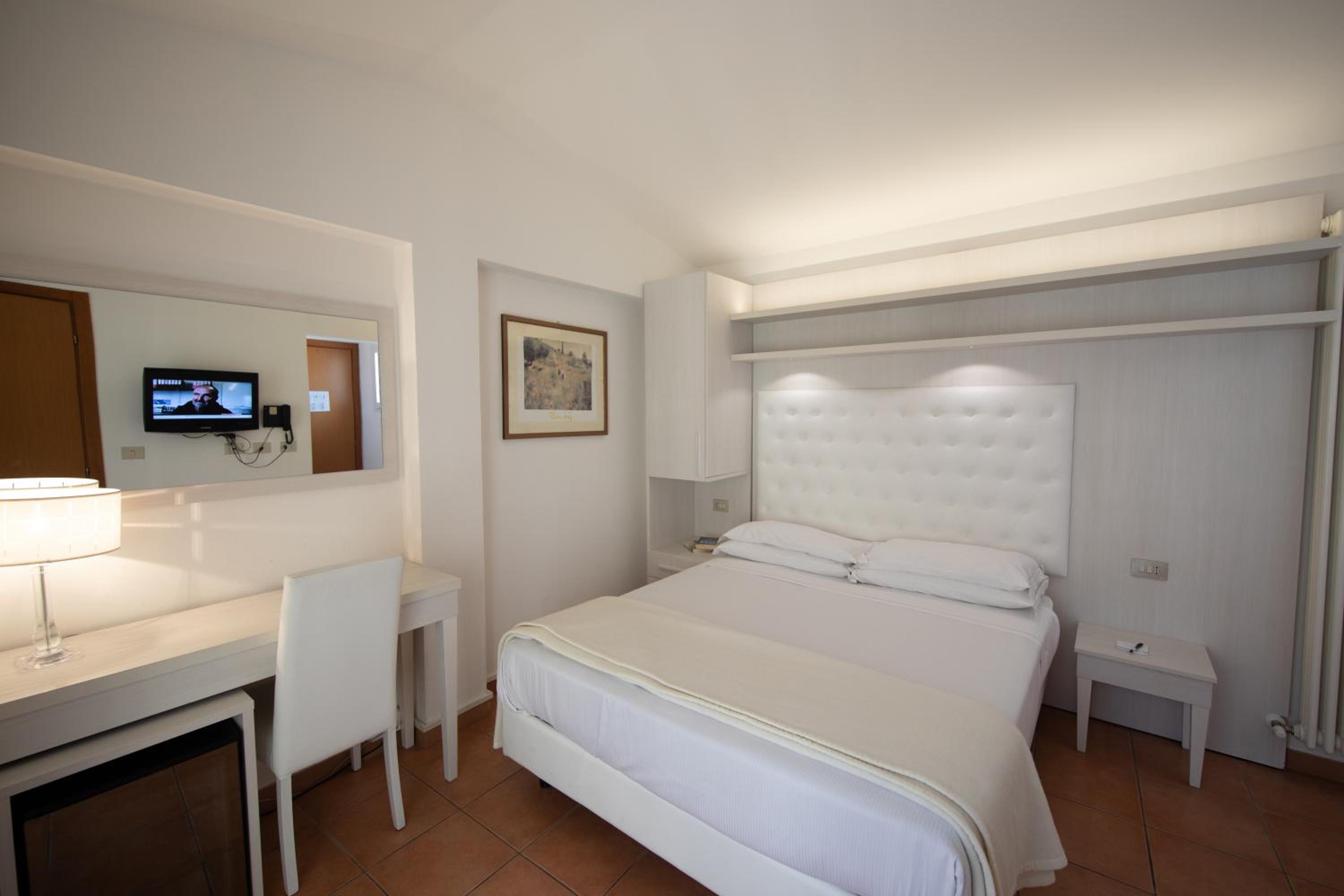 Single Room - Photo 3