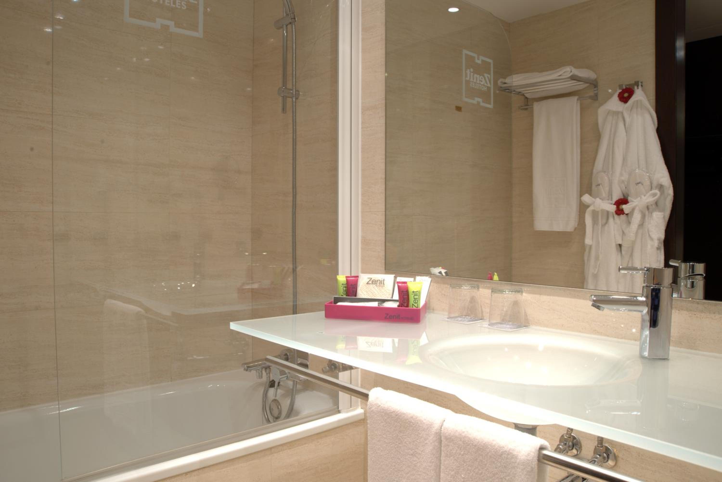 Double Room - Photo 6