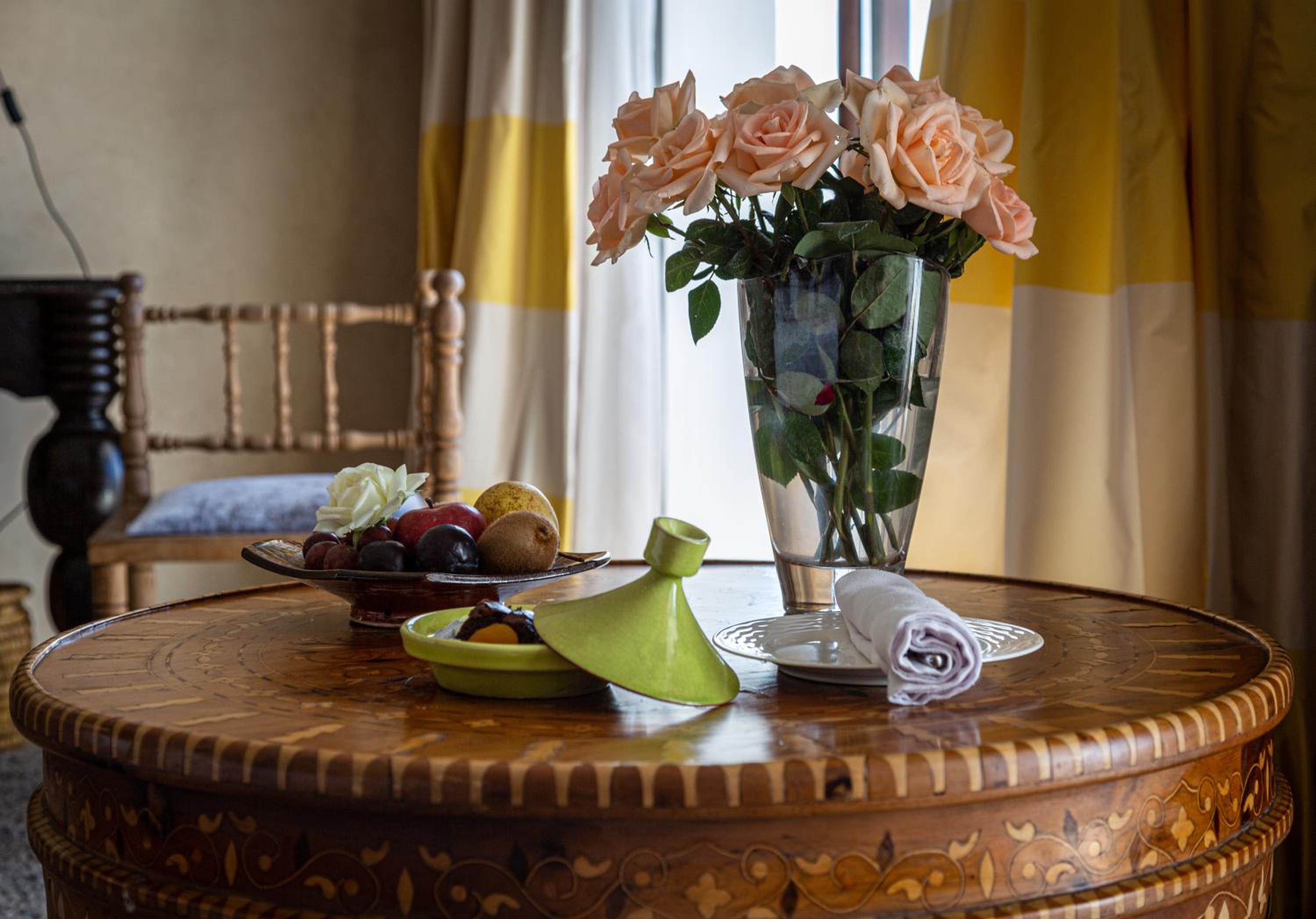 De Luxe Room with Side Sea View - Photo 4