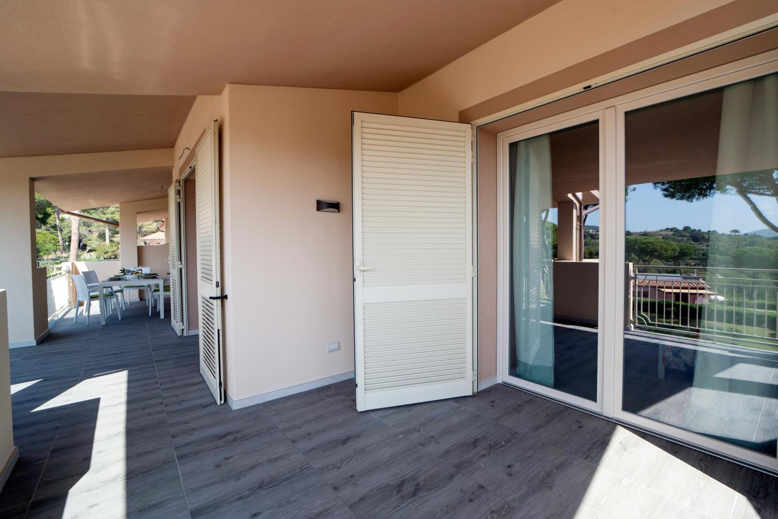 Apartment with Terrace photo 3