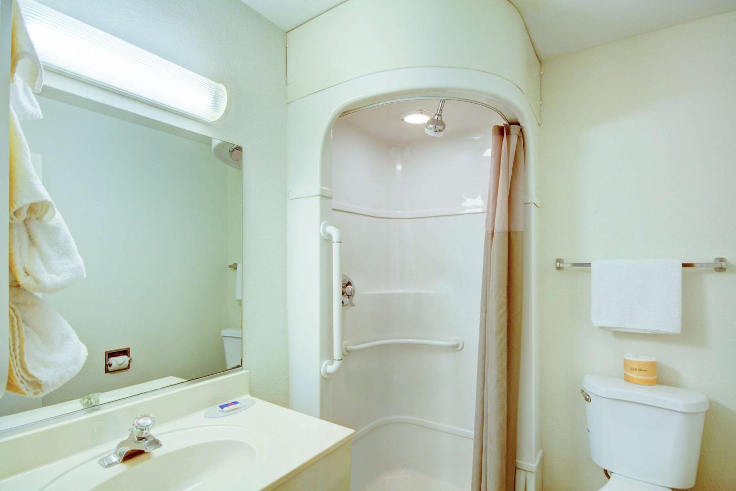 Standard Queen Room - Photo 3