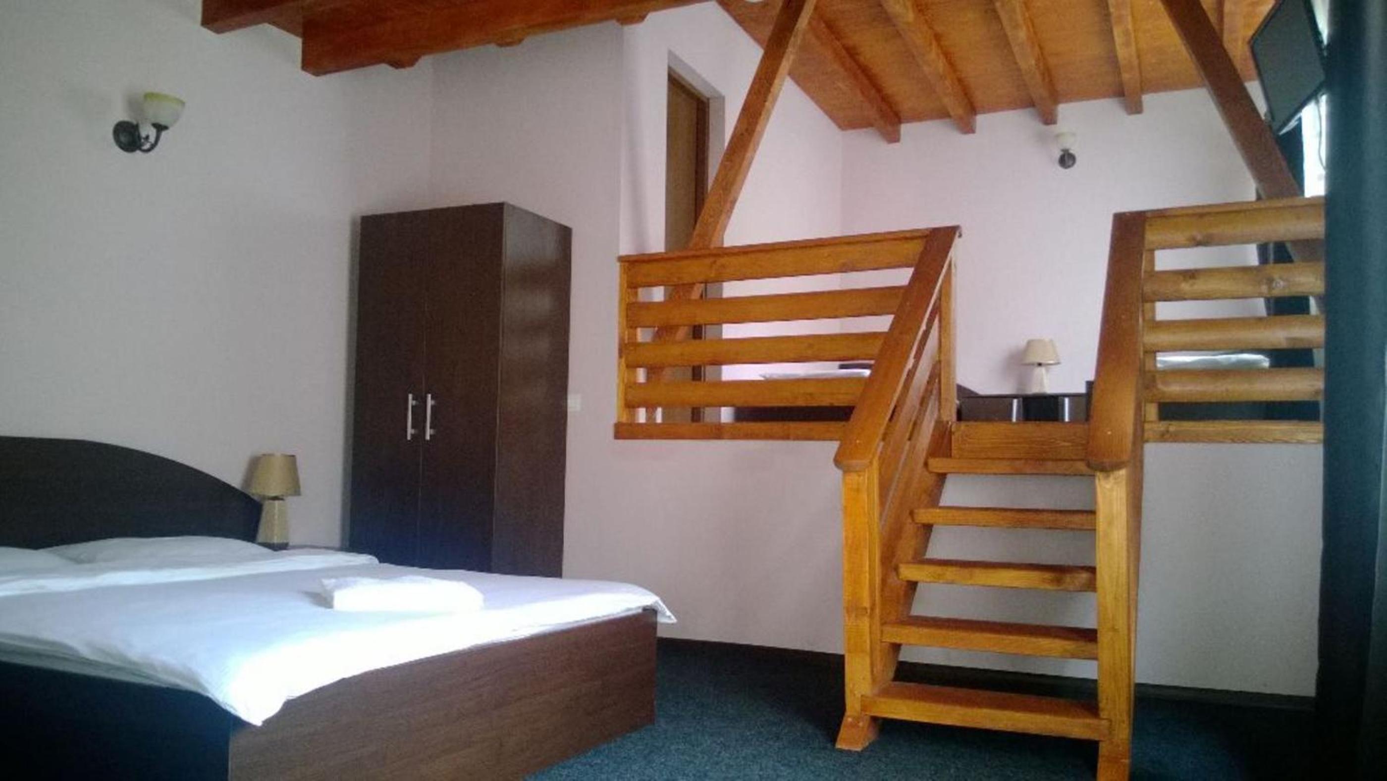 Quadruple Room with Mountain View photo 3