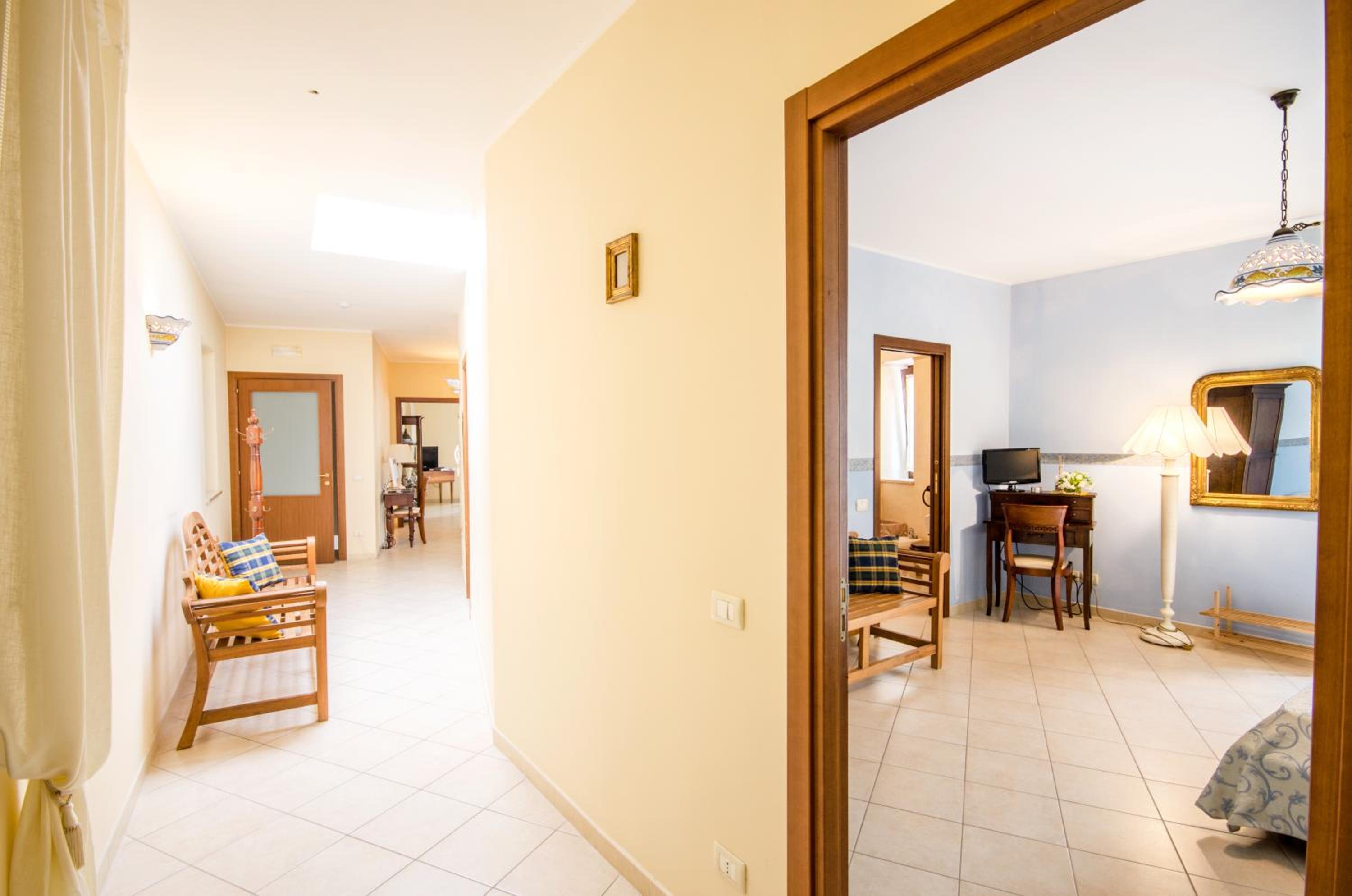 Triple Room with Private Bathroom - Photo 9