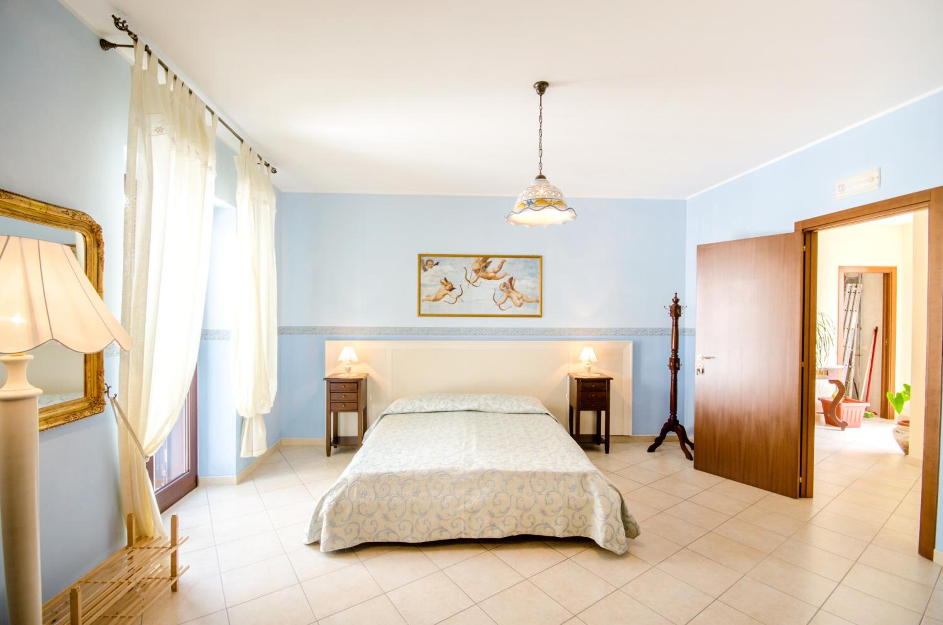 Double or Twin Room with Private Bathroom - Photo 2