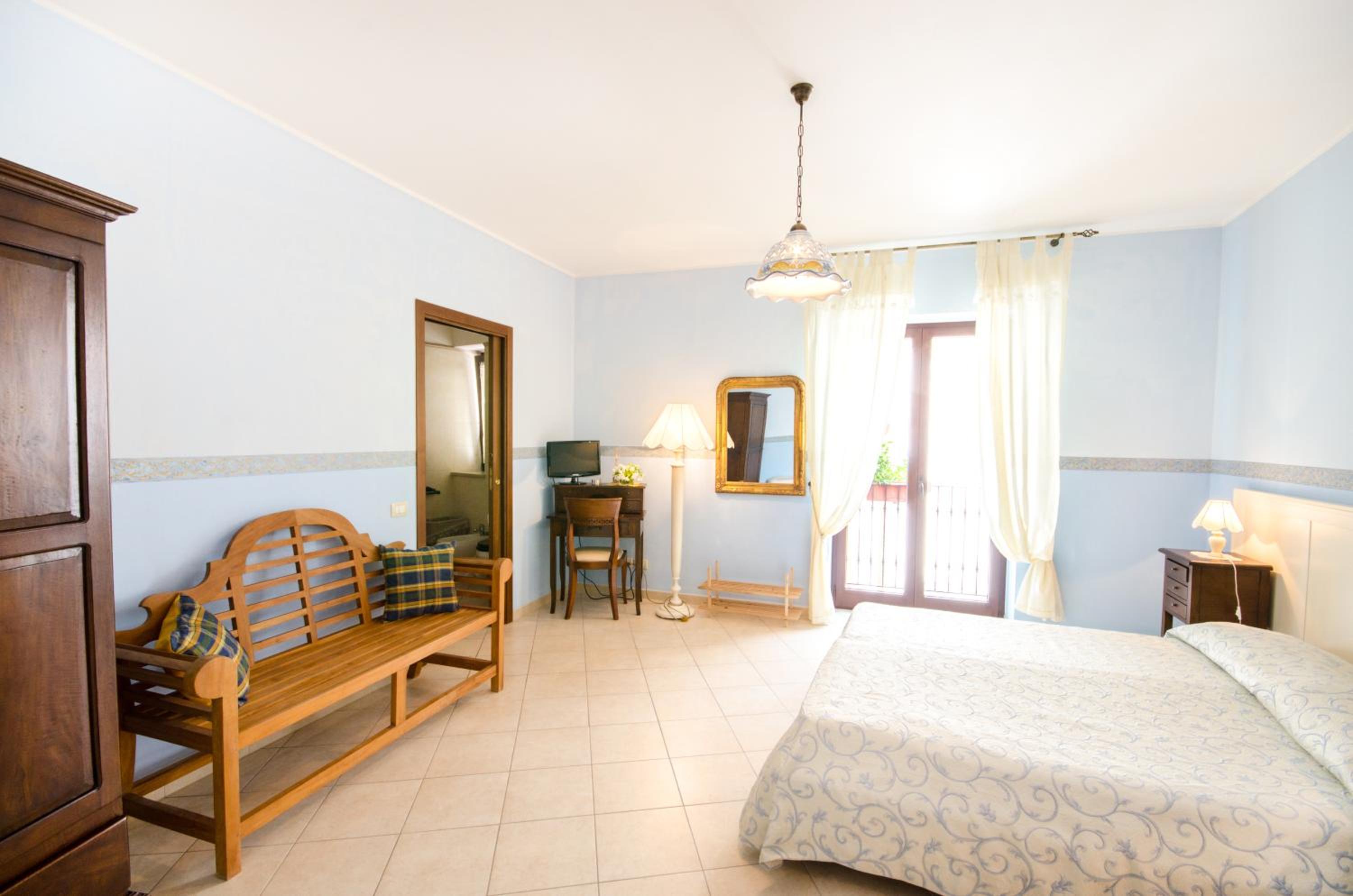 Triple Room with Private Bathroom - Photo 7